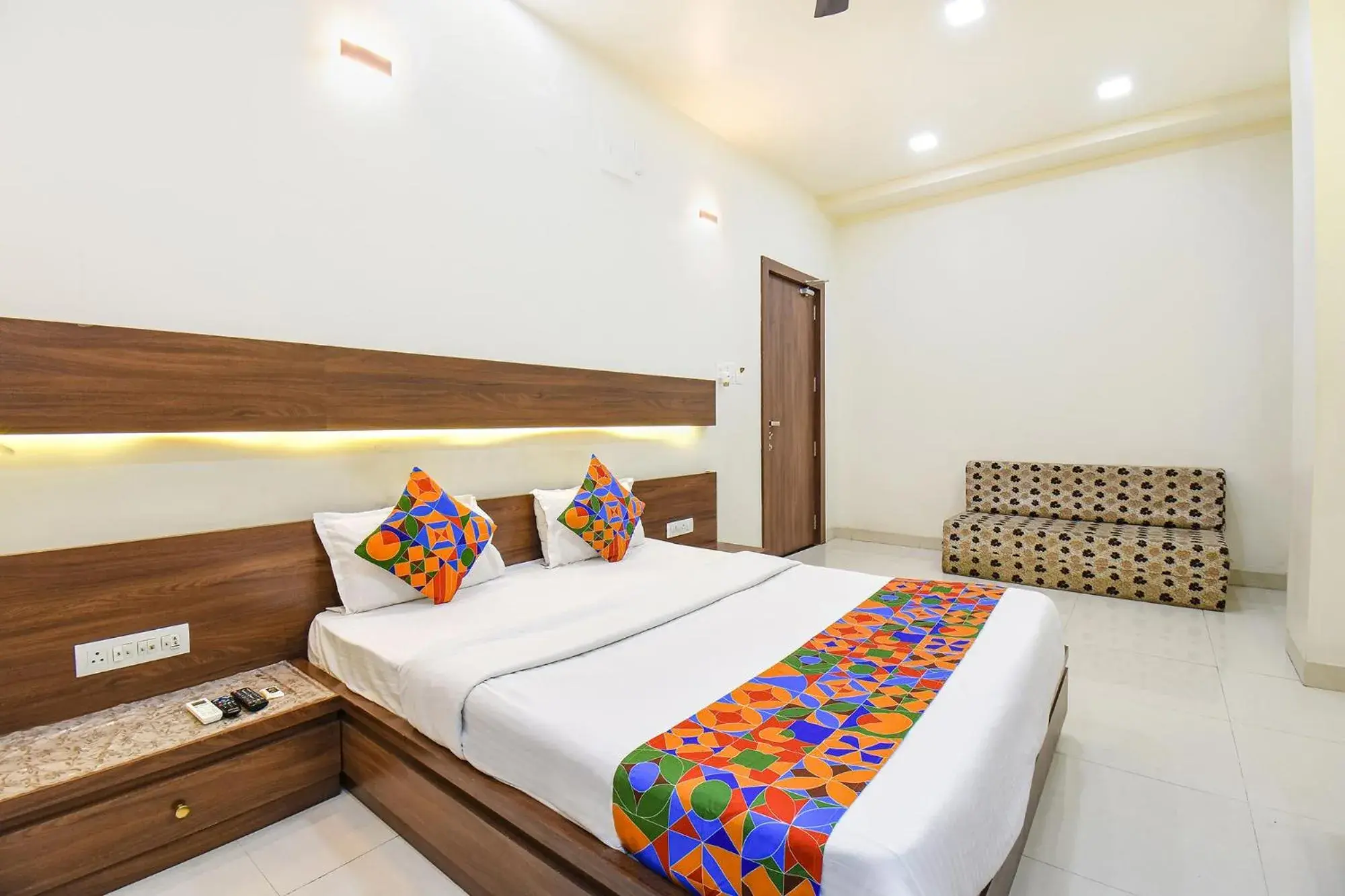 Bed in FabHotel Royal Suits - Nr Mahadji Shinde Chhatri Bed in FabHotel Royal Suits - Nr Mahadji Shinde Chhatri