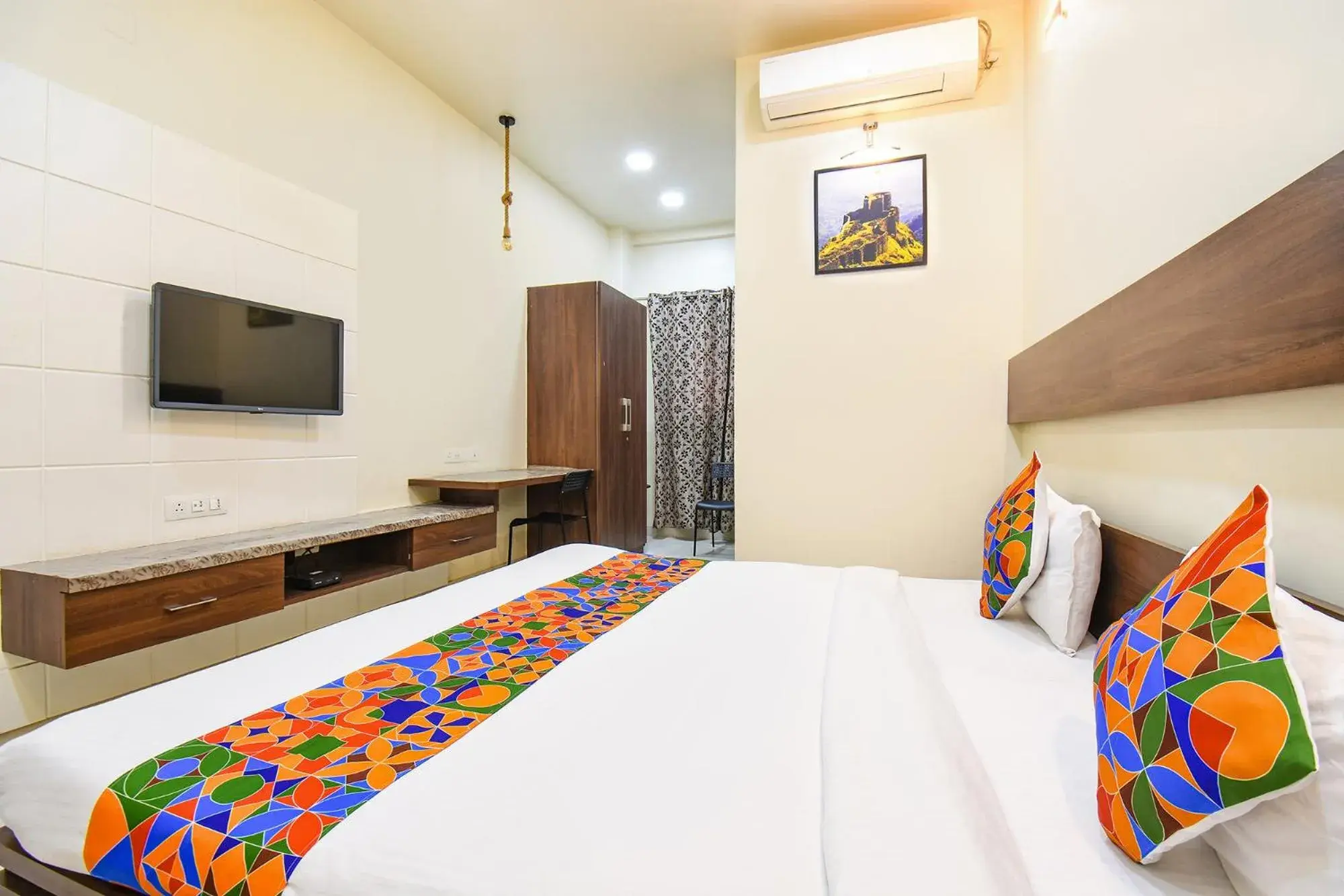 Bed in FabHotel Royal Suits - Nr Mahadji Shinde Chhatri Bed in FabHotel Royal Suits - Nr Mahadji Shinde Chhatri