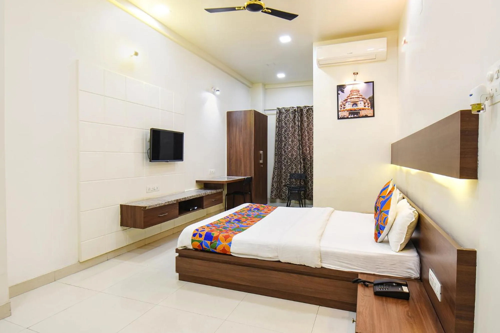 Bed in FabHotel Royal Suits - Nr Mahadji Shinde Chhatri