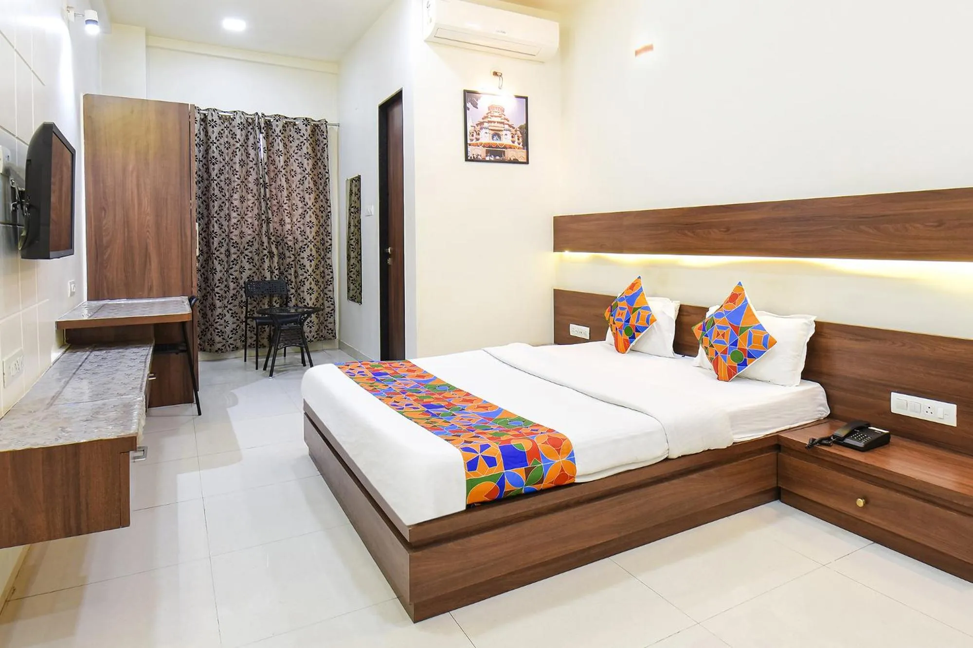 Bed in FabHotel Royal Suits - Nr Mahadji Shinde Chhatri
