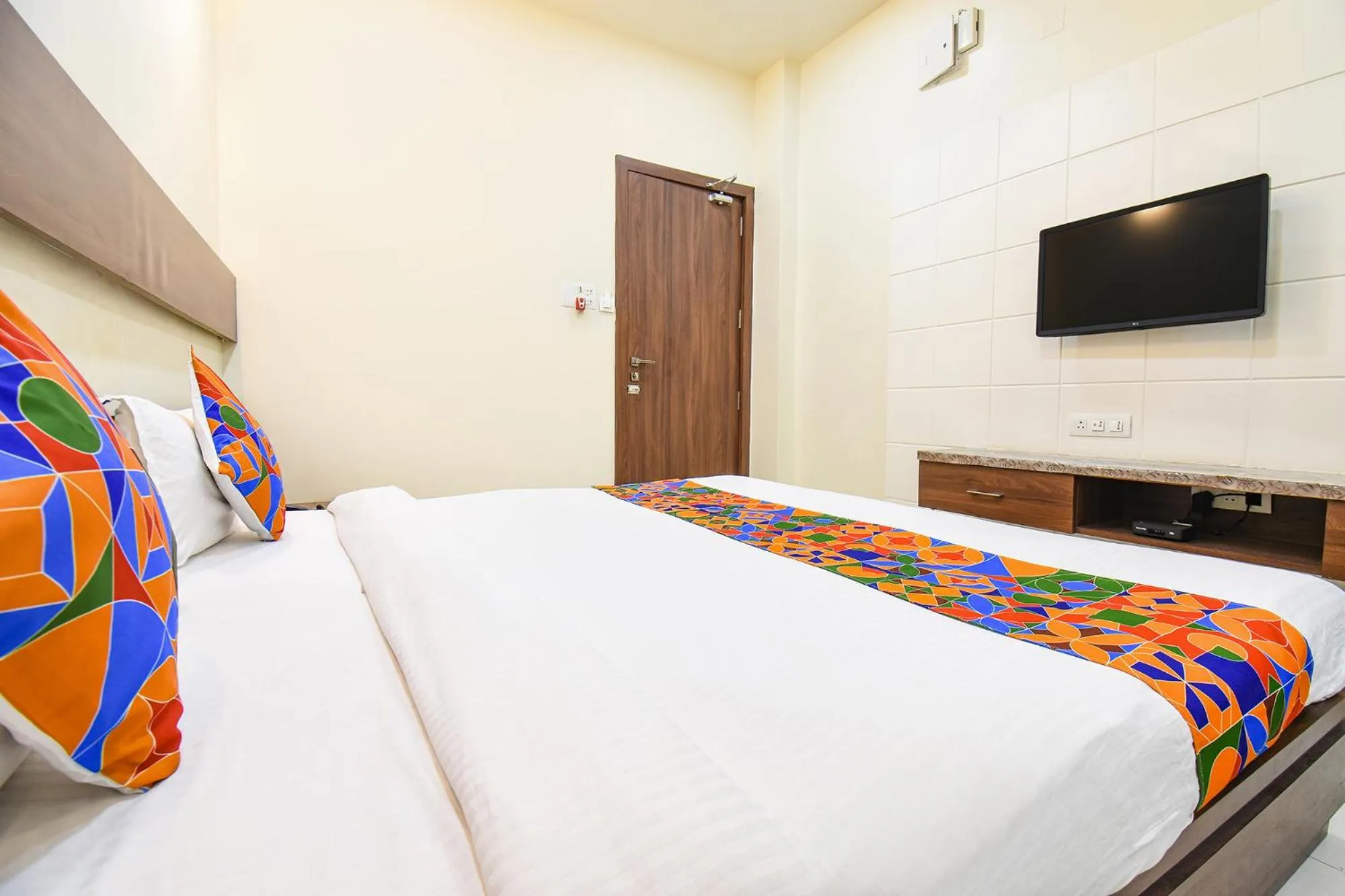 Bed in FabHotel Royal Suits - Nr Mahadji Shinde Chhatri