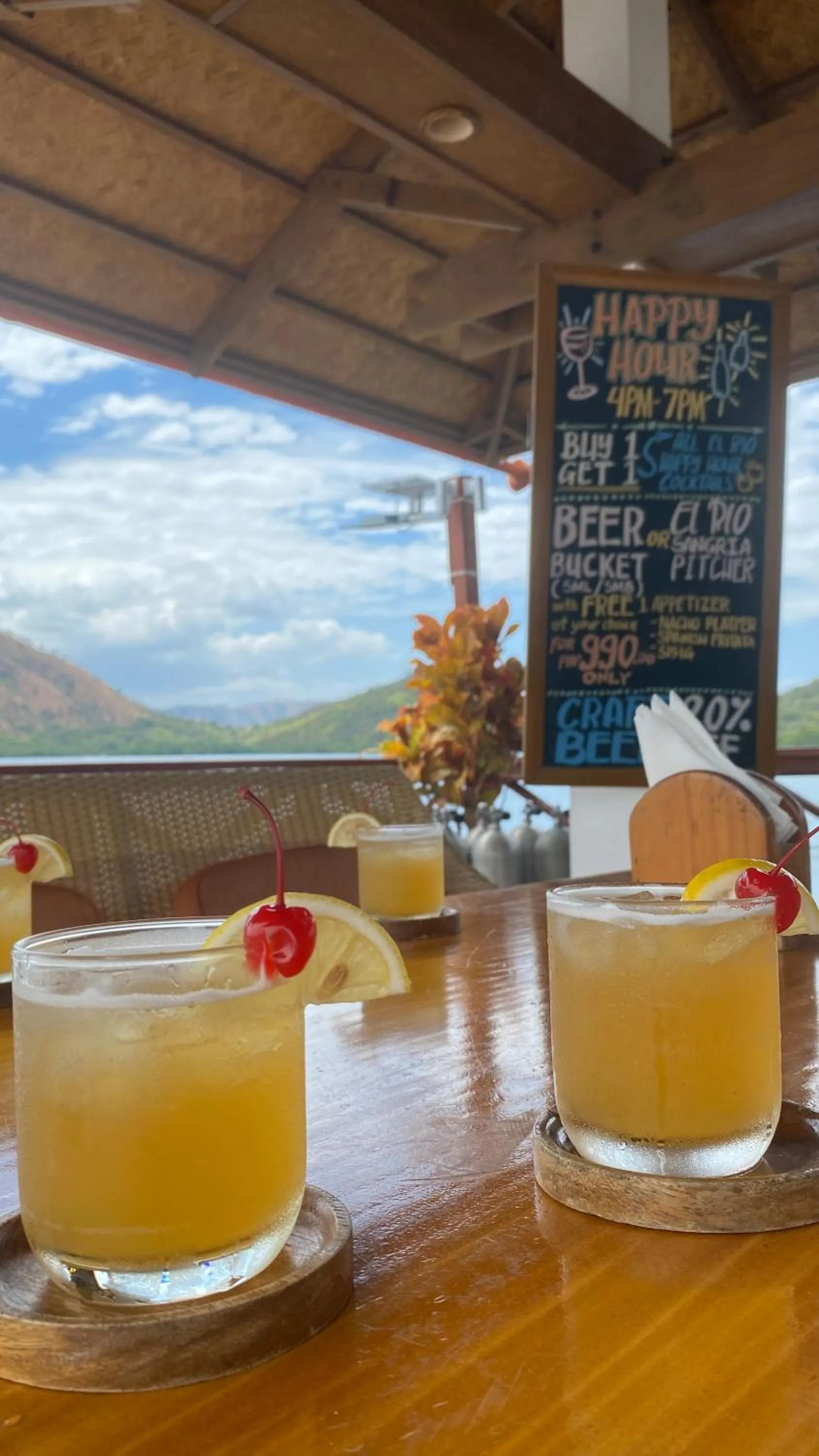 Lounge or bar in EL RIO Y MAR RESORT