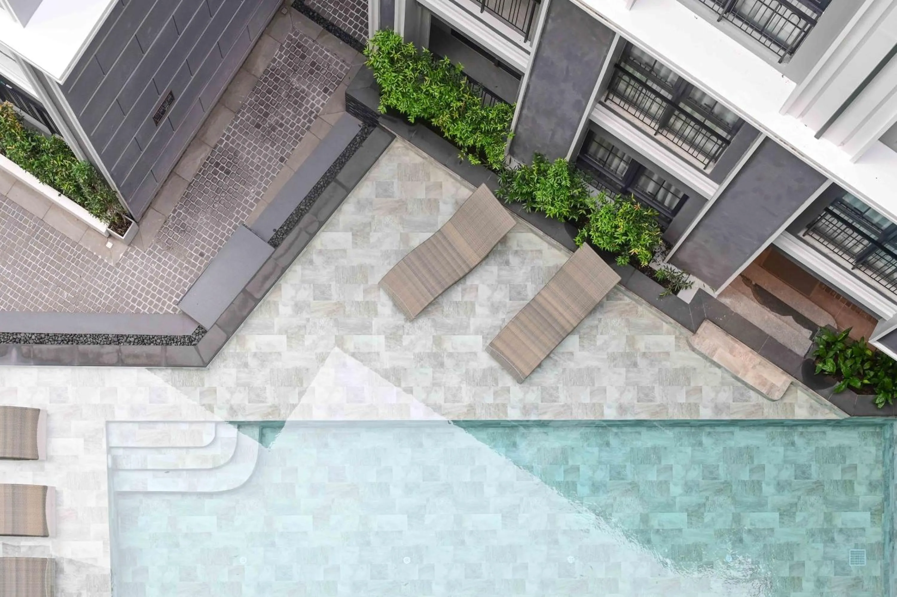 Swimming pool in Chateau Du Village Patong