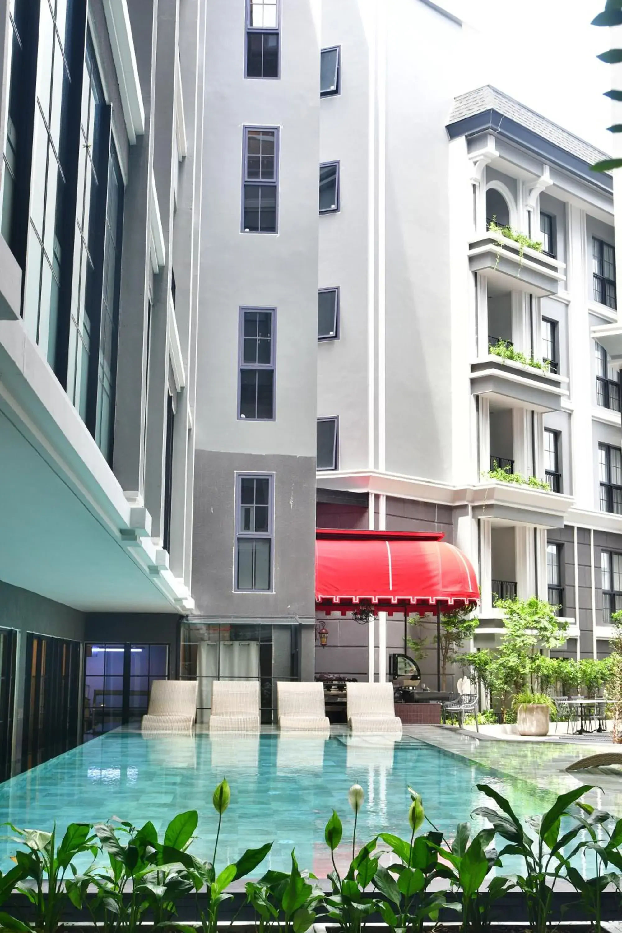 Swimming pool in Chateau Du Village Patong Swimming pool in Chateau Du Village Patong