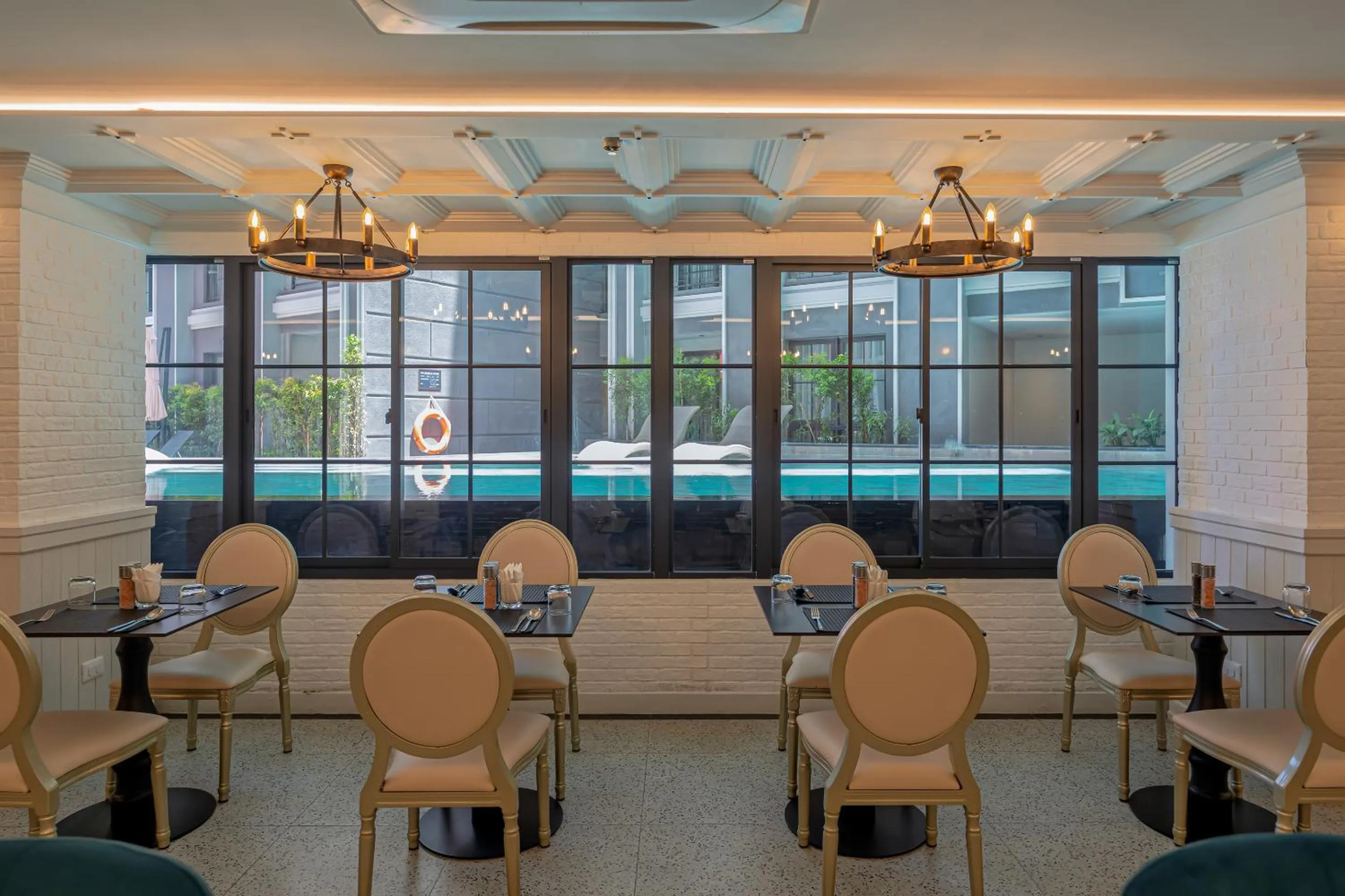 Restaurant/places to eat in Chateau Du Village Patong