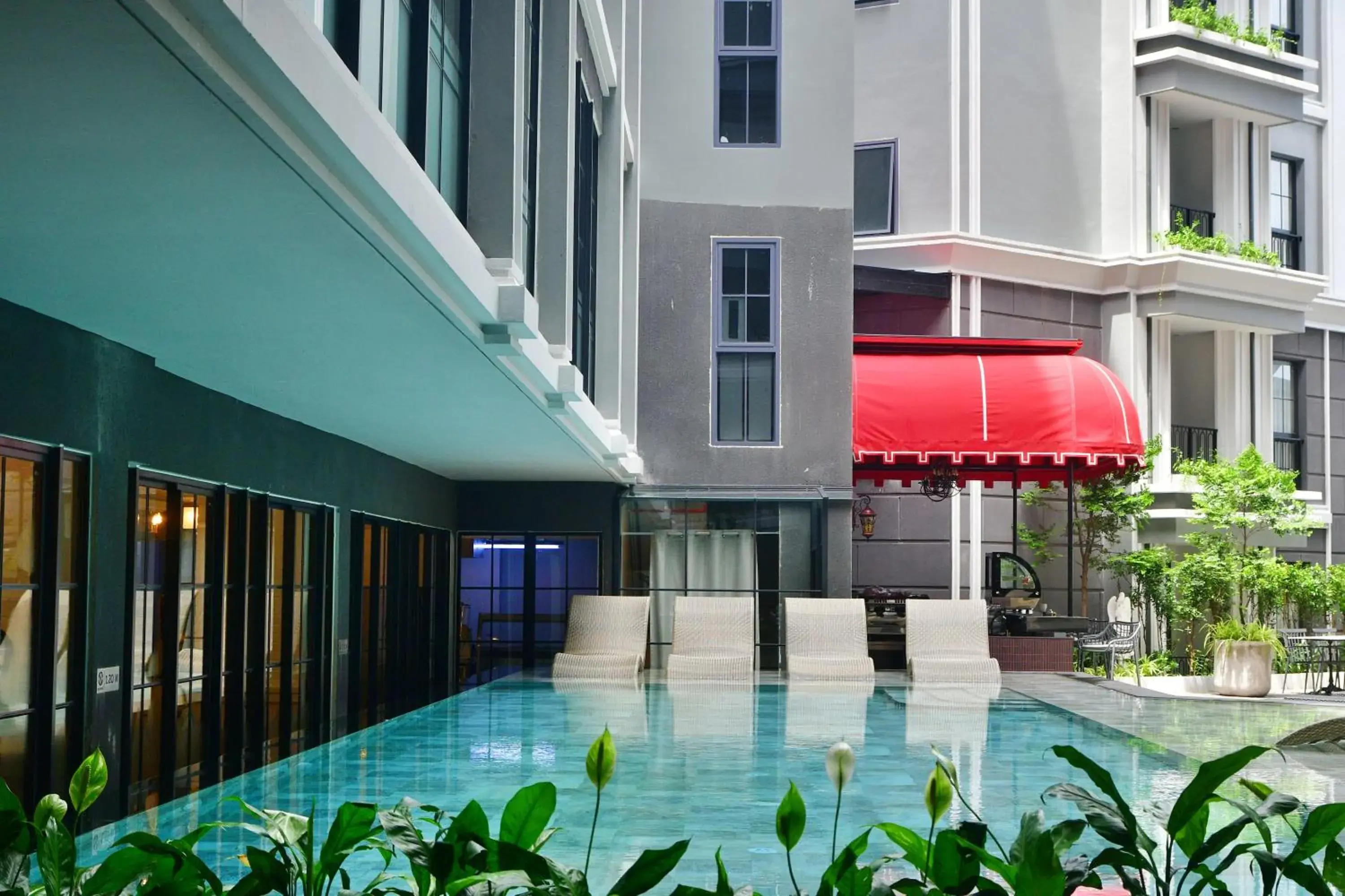 Swimming pool in Chateau Du Village Patong Swimming pool in Chateau Du Village Patong