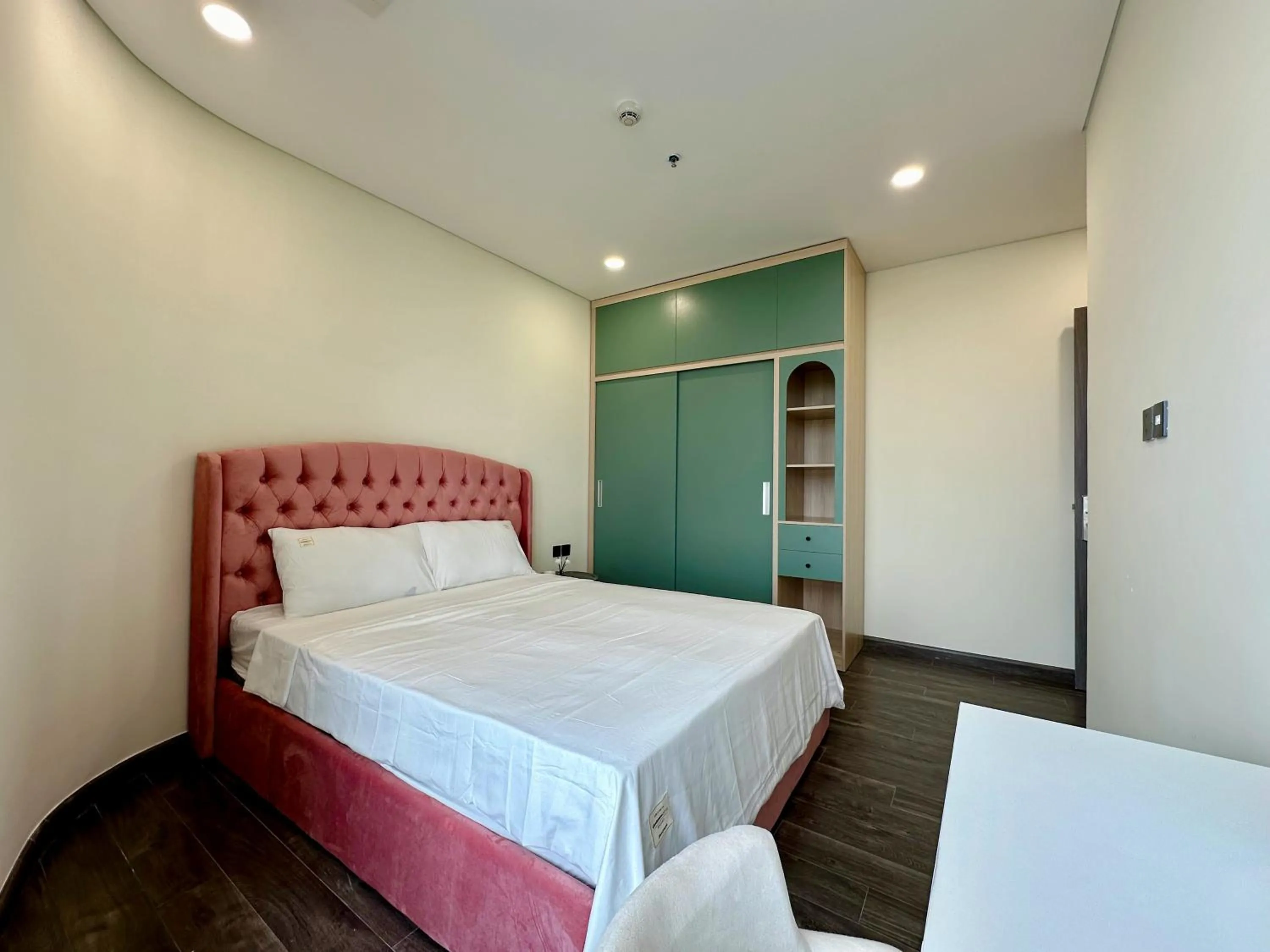 Bed in Apartments in Han Jardin Building next West Lake