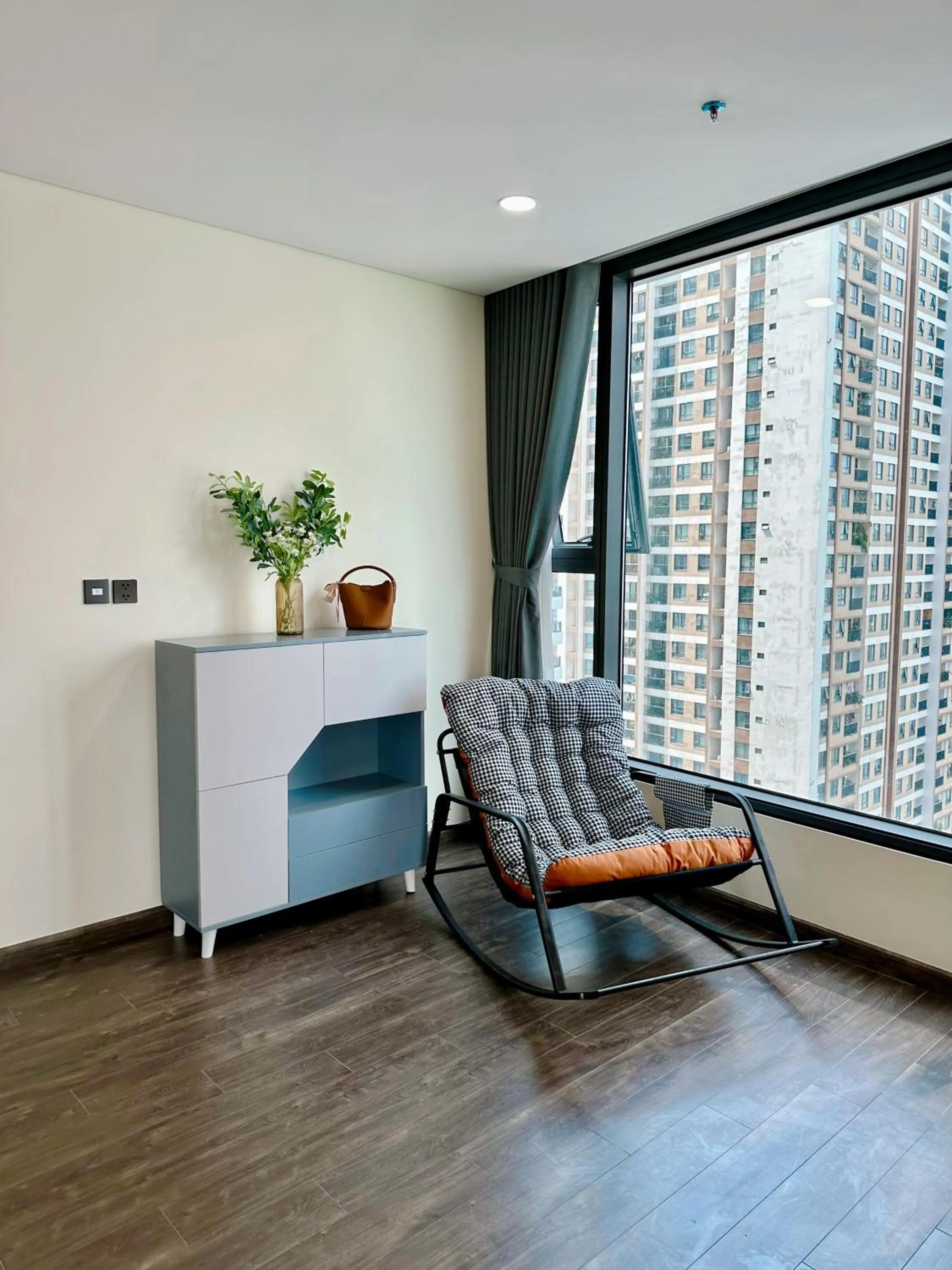 Seating area in Apartments in Han Jardin Building next West Lake