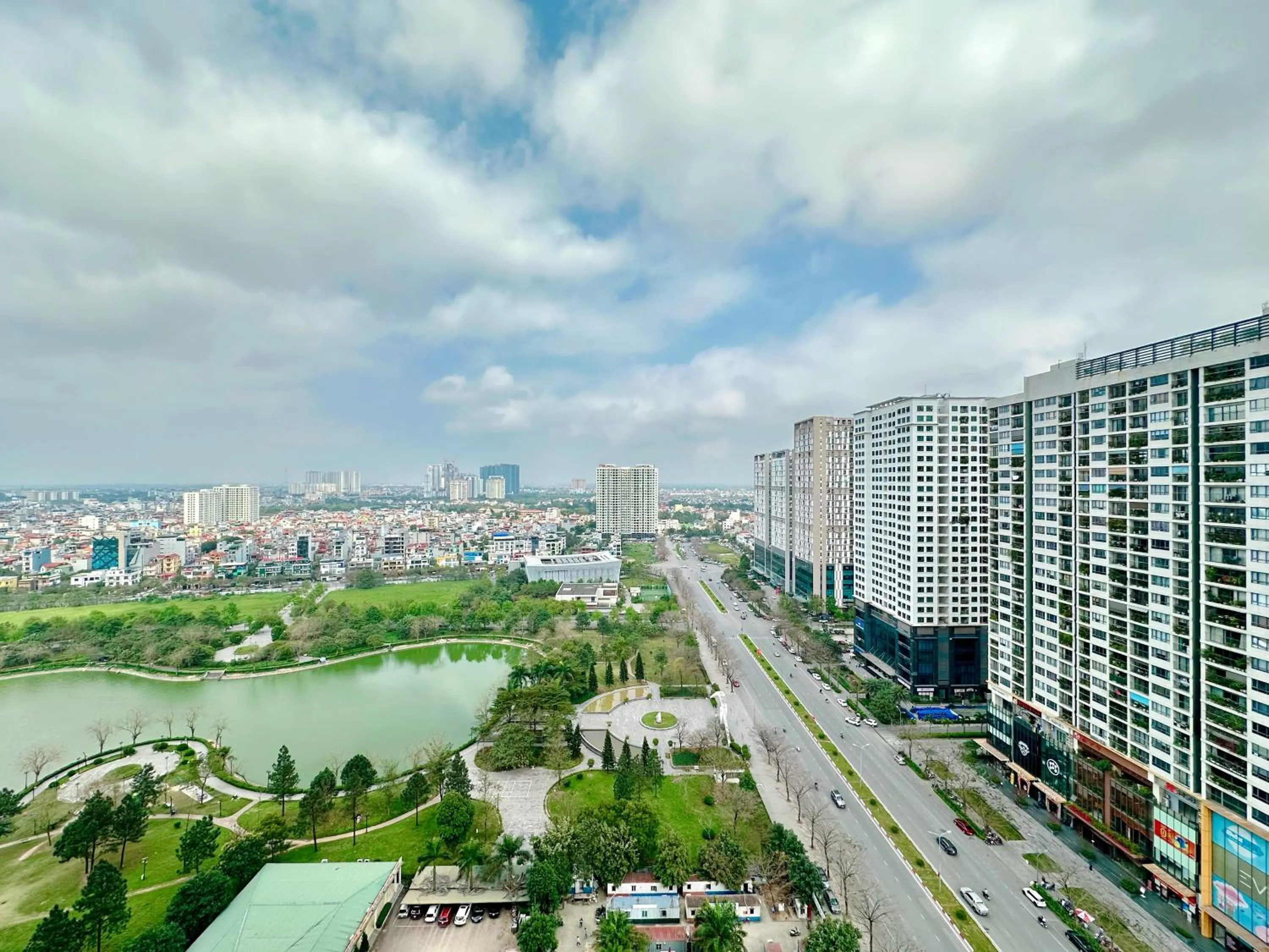 Day in Apartments in Han Jardin Building next West Lake