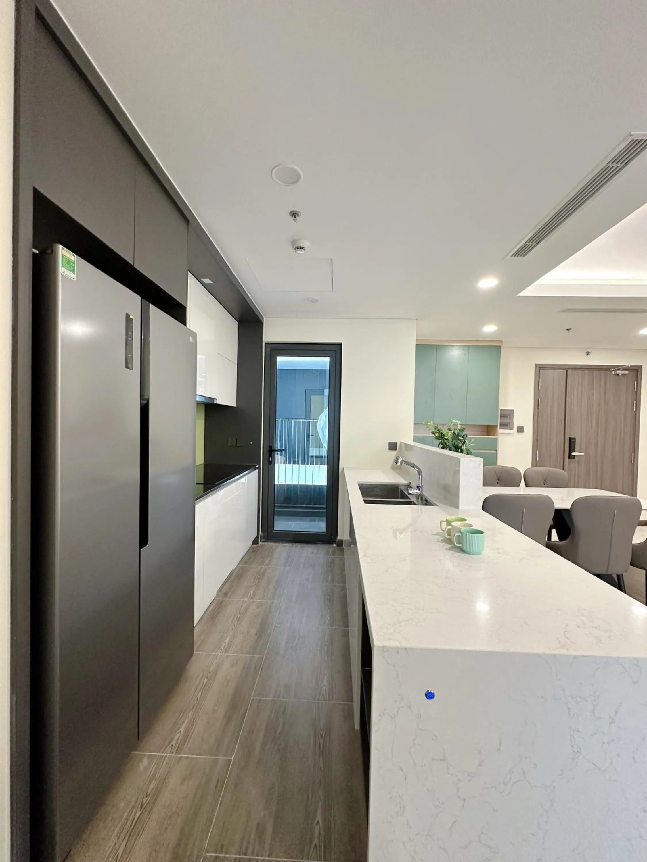 stove in Apartments in Han Jardin Building next West Lake