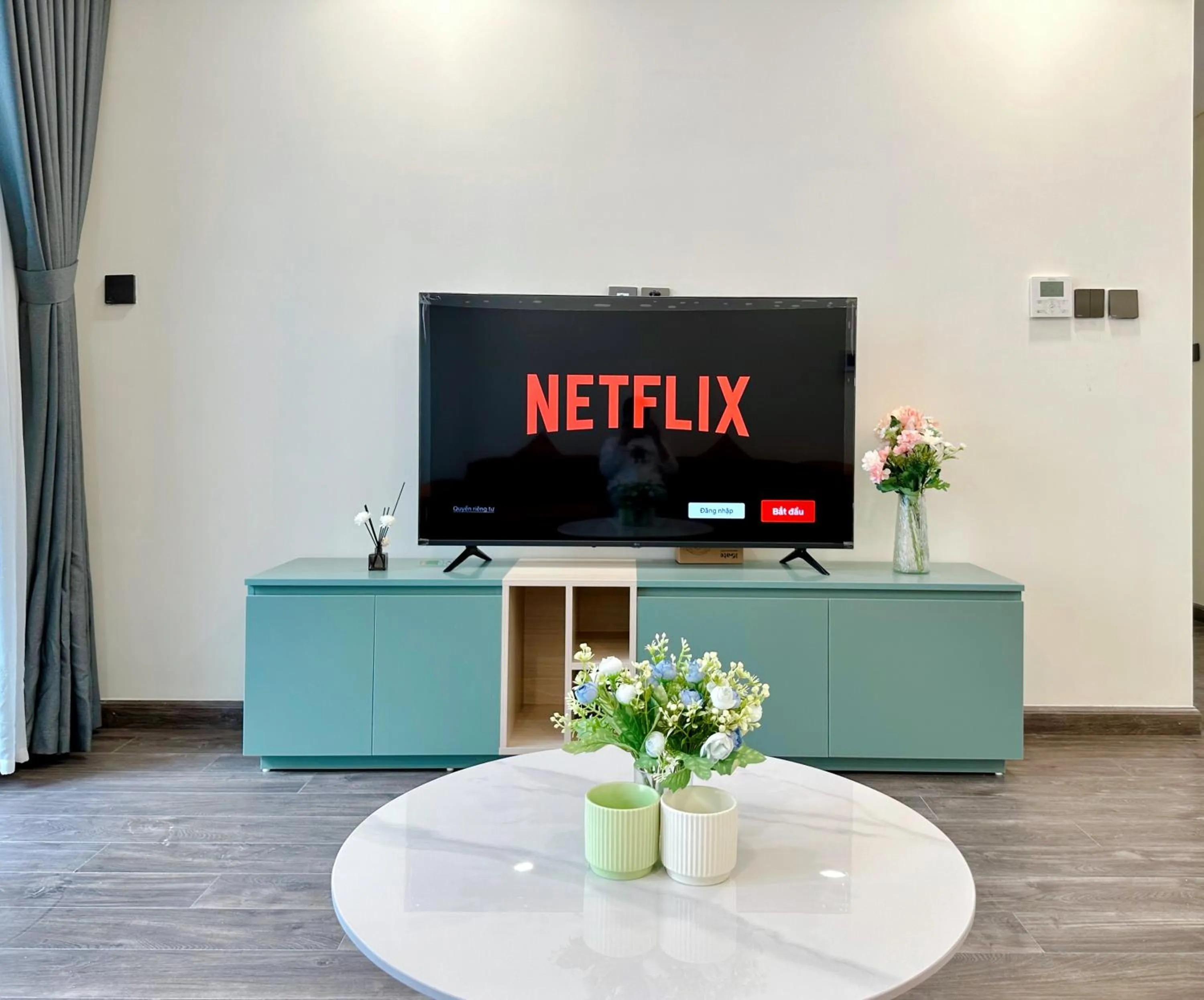 TV and multimedia in Apartments in Han Jardin Building next West Lake