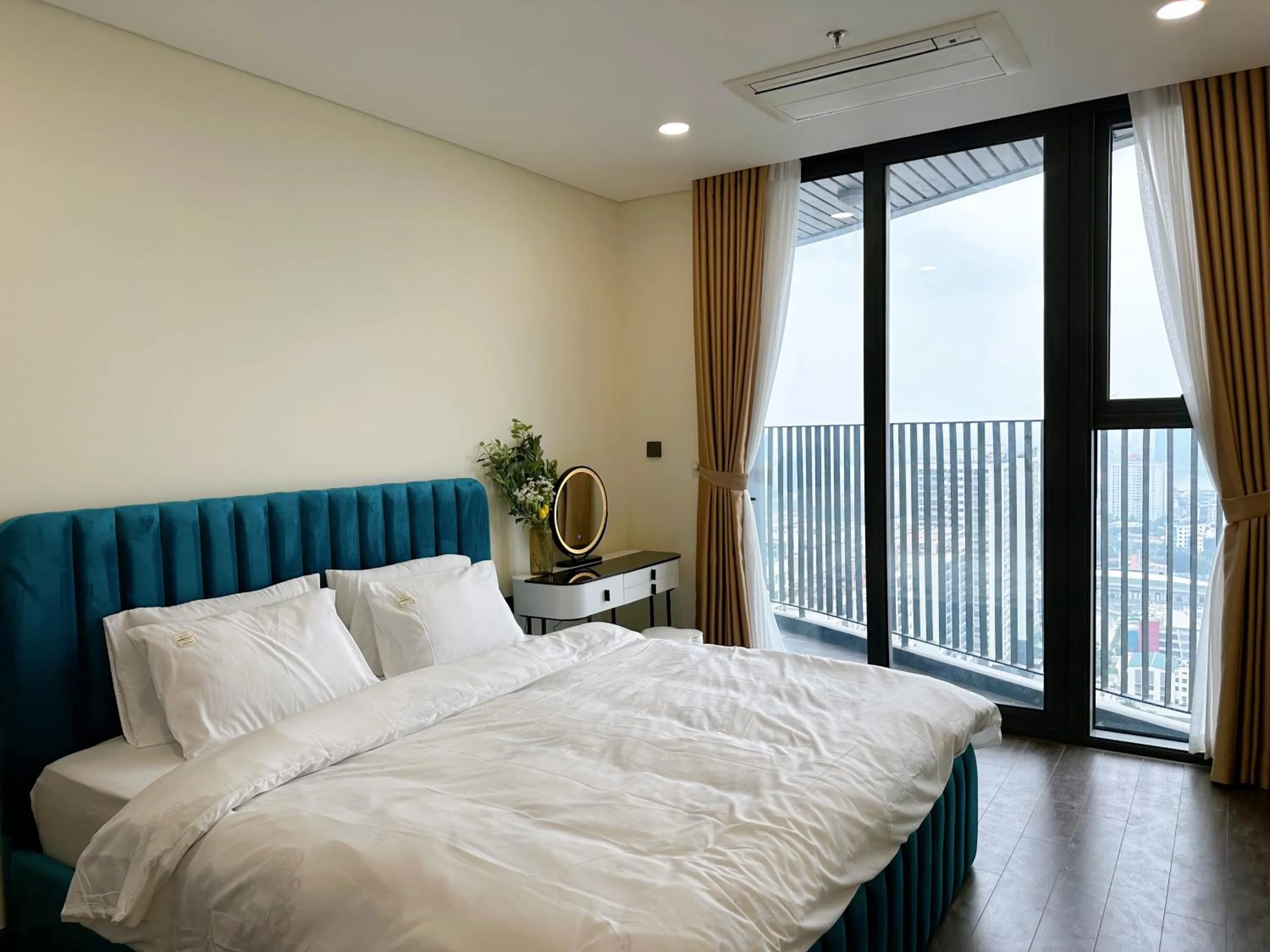 Bed in Apartments in Han Jardin Building next West Lake