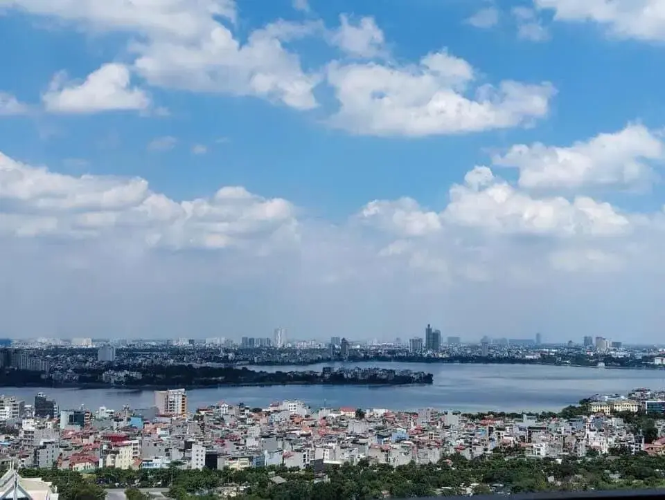 Lake view in Apartments in Han Jardin Building next West Lake Lake view in Apartments in Han Jardin Building next West Lake