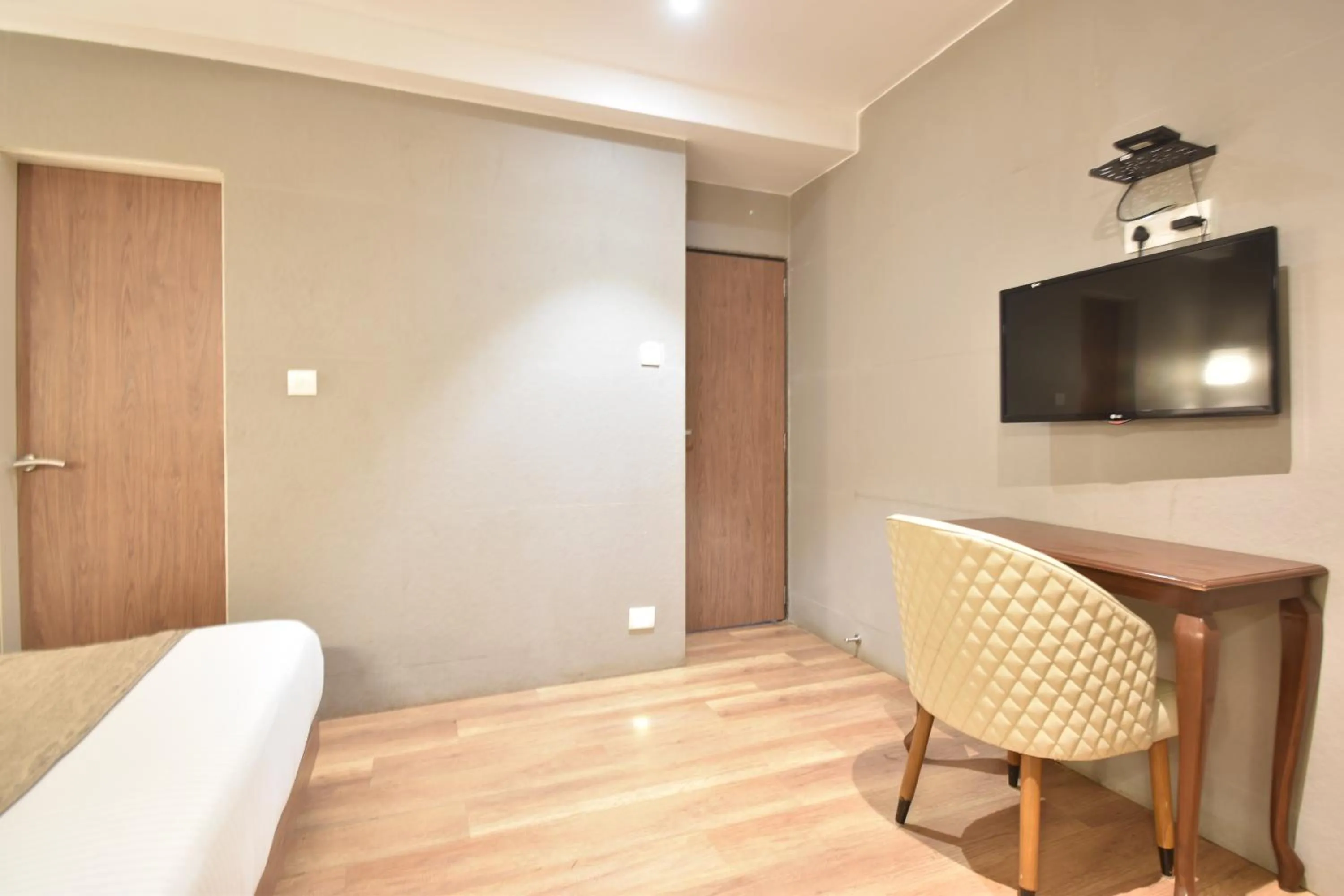 Communal lounge/ TV room in The Aarya A Smart Business Hotel