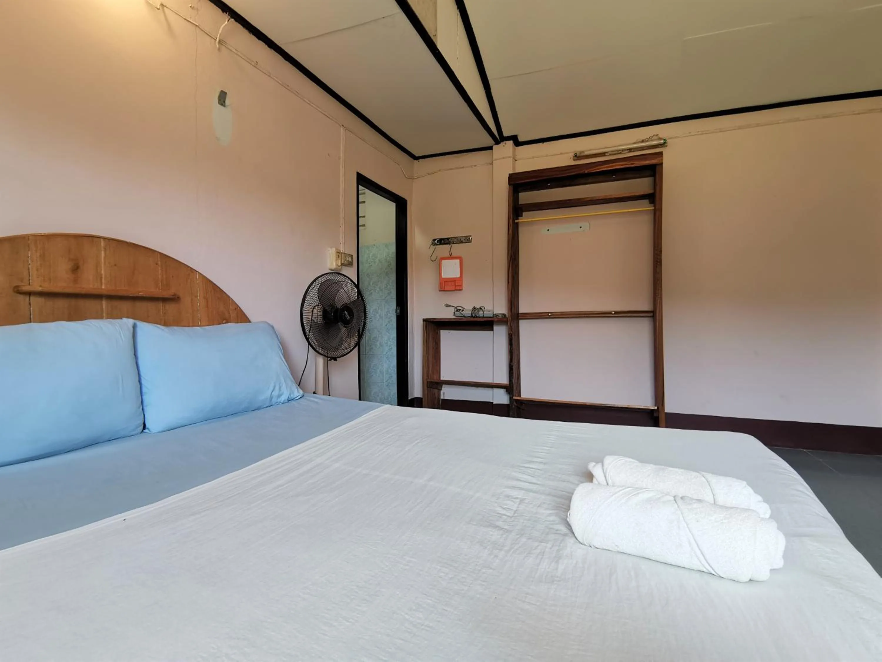 Bedroom, Bed in Klong Jark Bungalows
