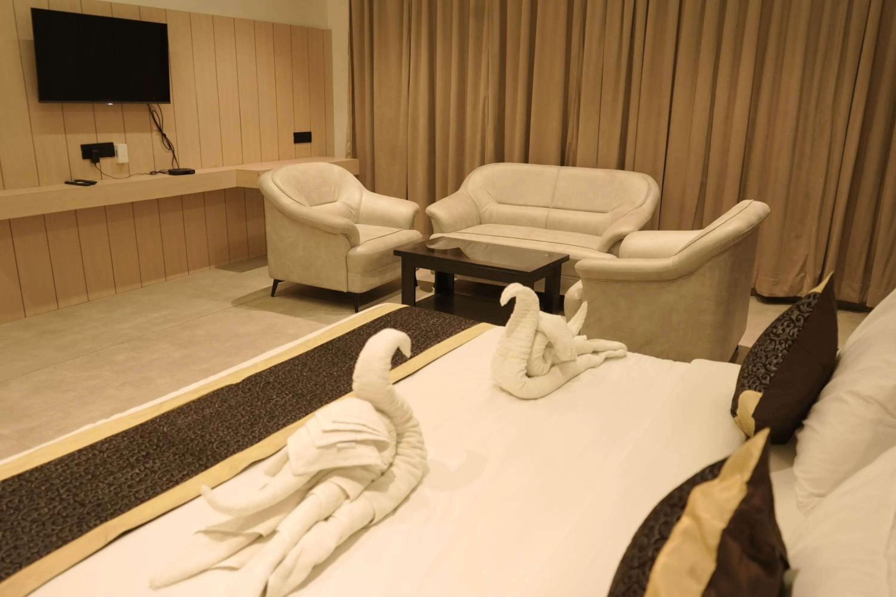 Crown Park Luxury Hotel