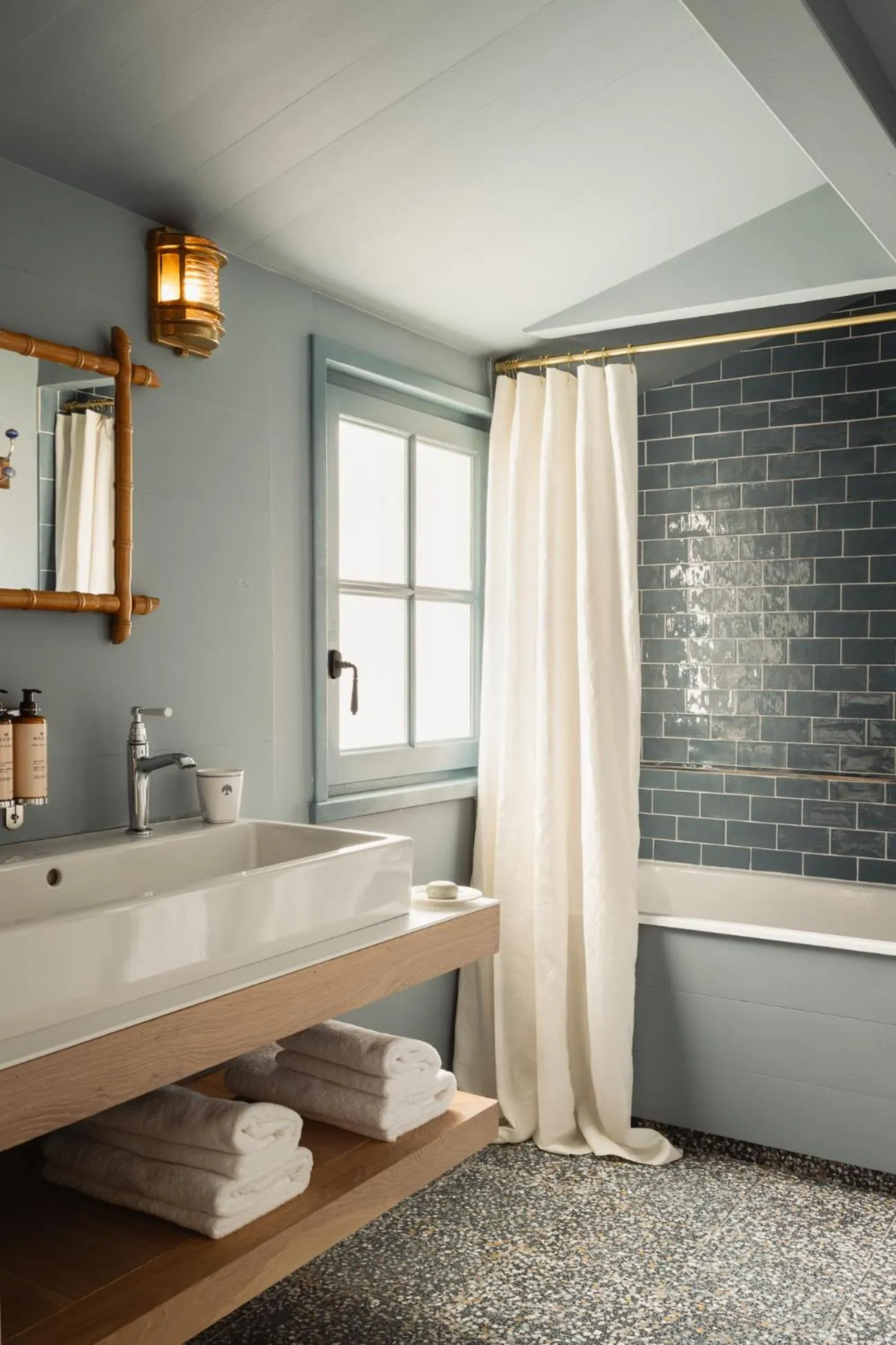 Bathroom in La Mission Hôtel & SPA - l'île d'Yeu