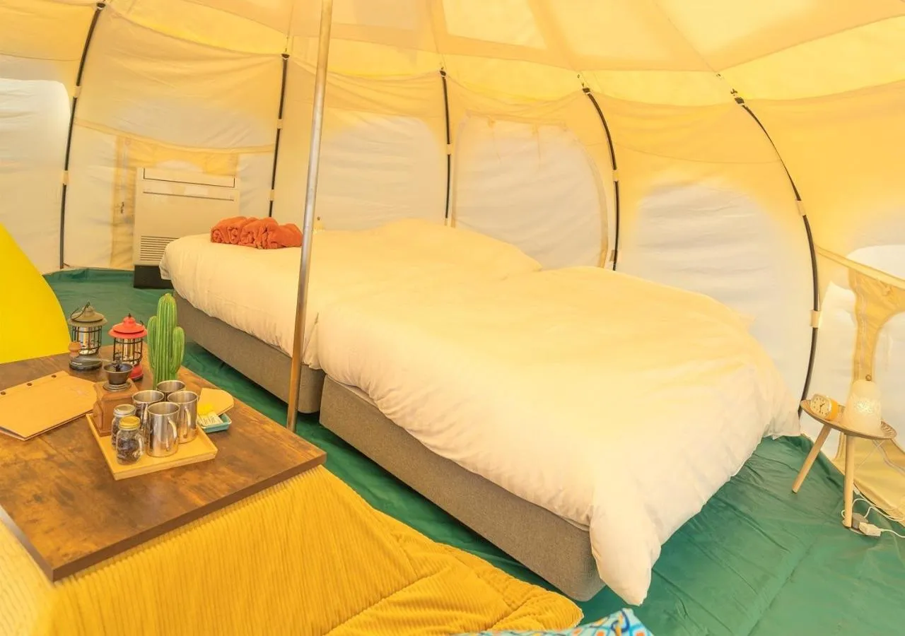 Photo of the whole room, Bed in TACO GLAMP