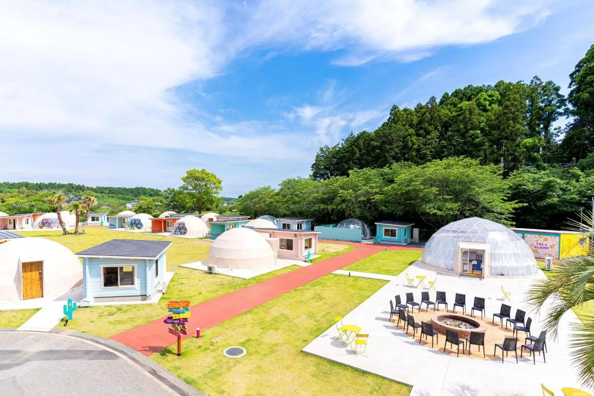 Property building in TACO GLAMP Property building in TACO GLAMP