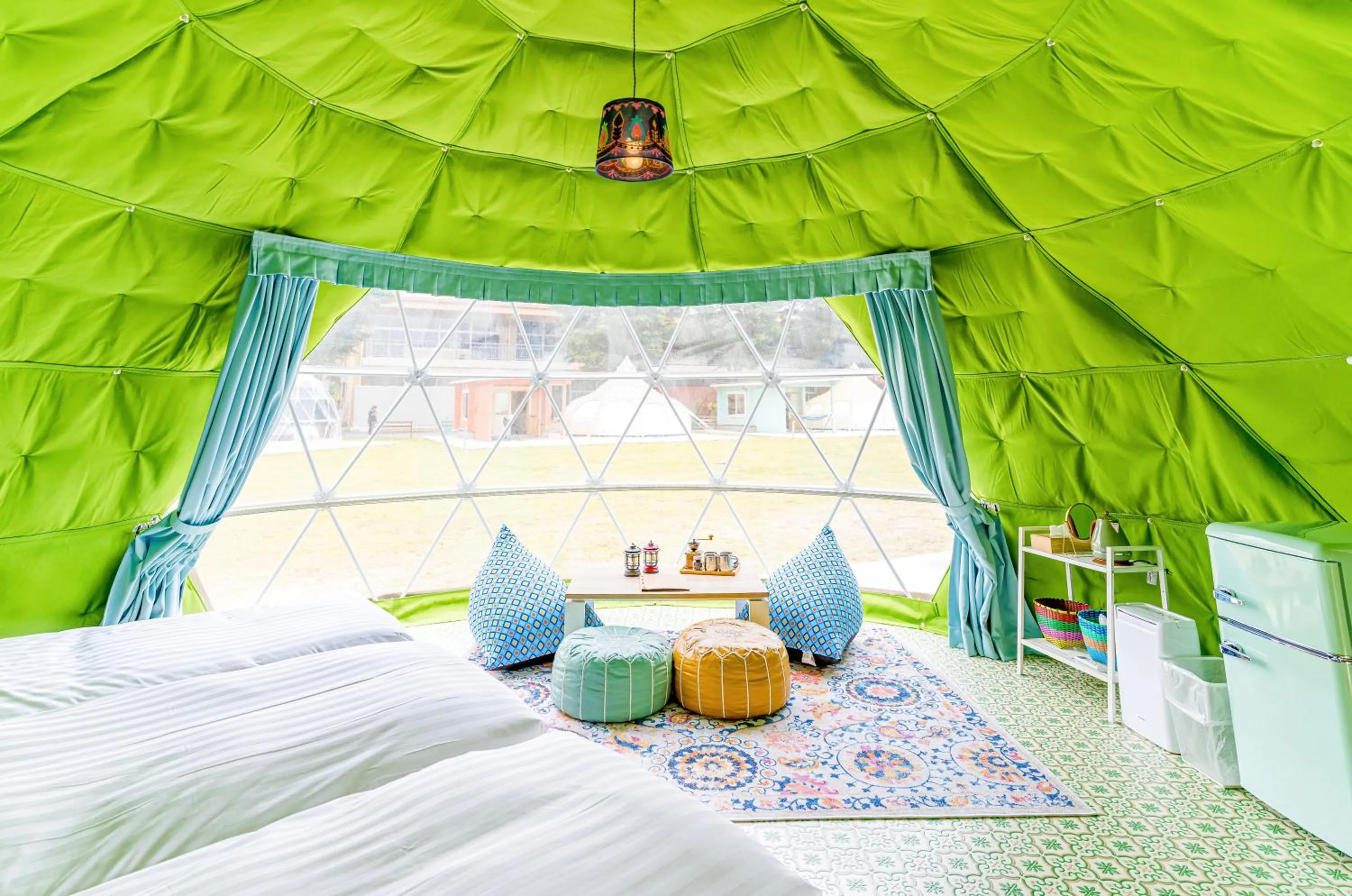 Photo of the whole room, Bed in TACO GLAMP