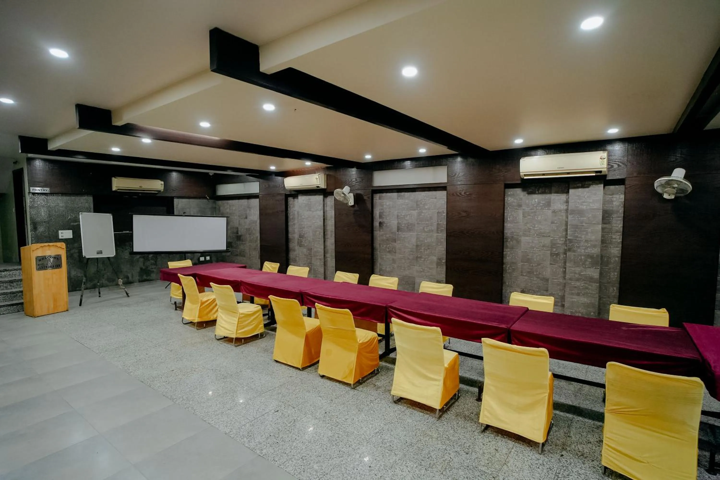 Meeting/conference room in Hotel Jinendra Inn