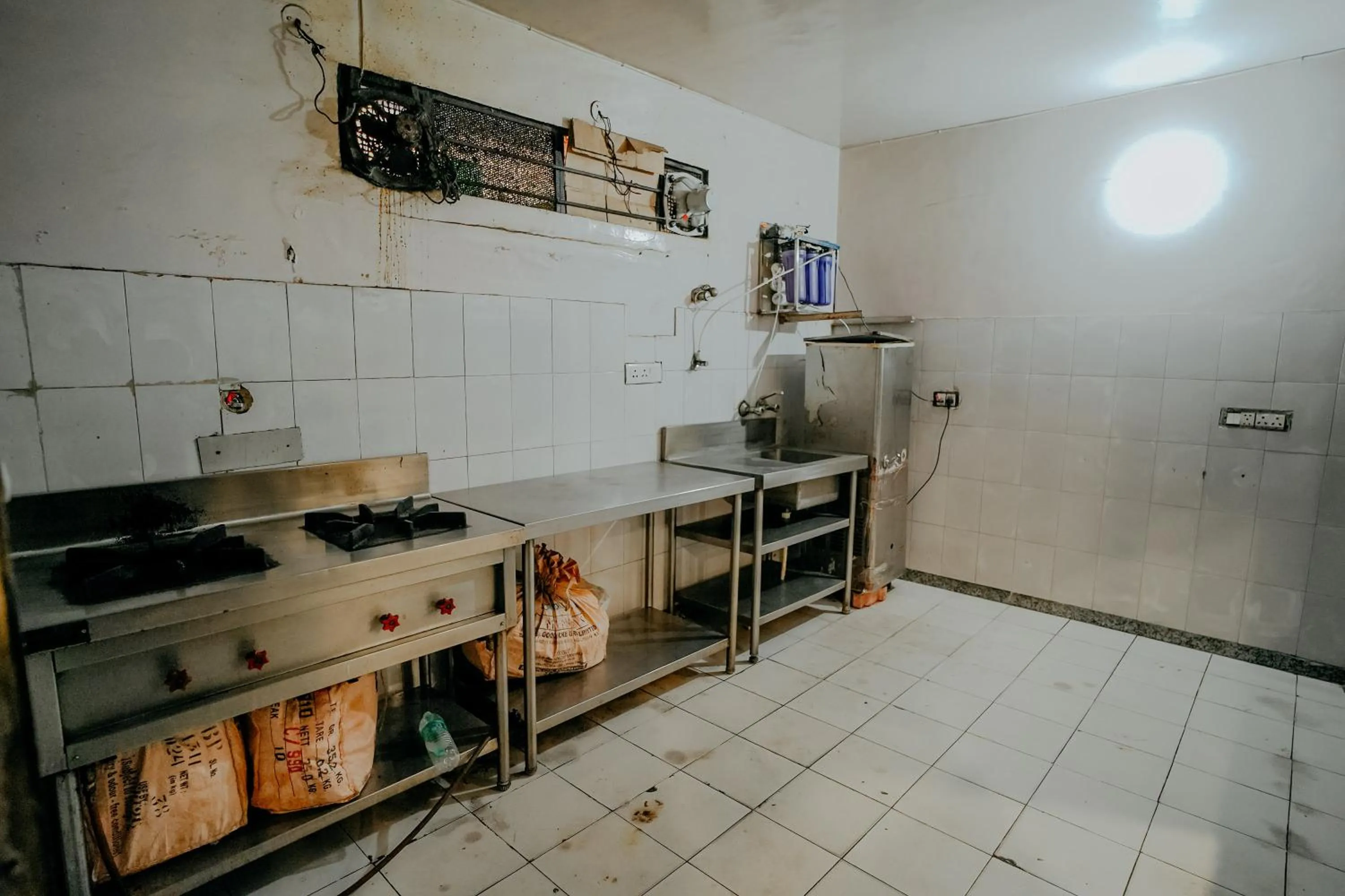 Kitchen or kitchenette in Hotel Jinendra Inn