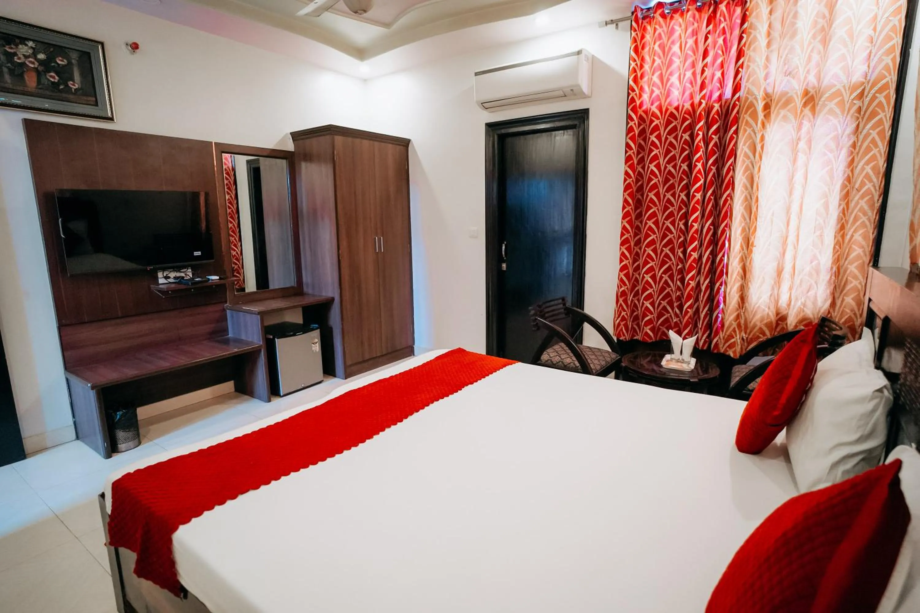 Bedroom, Bed in Hotel Jinendra Inn