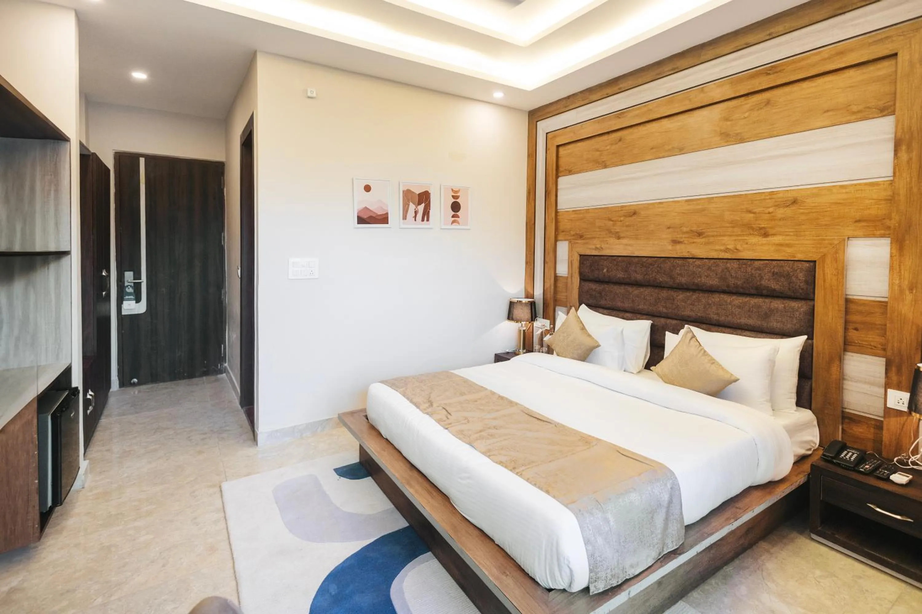 Photo of the whole room in Stone Wood Hotel, Rishikesh