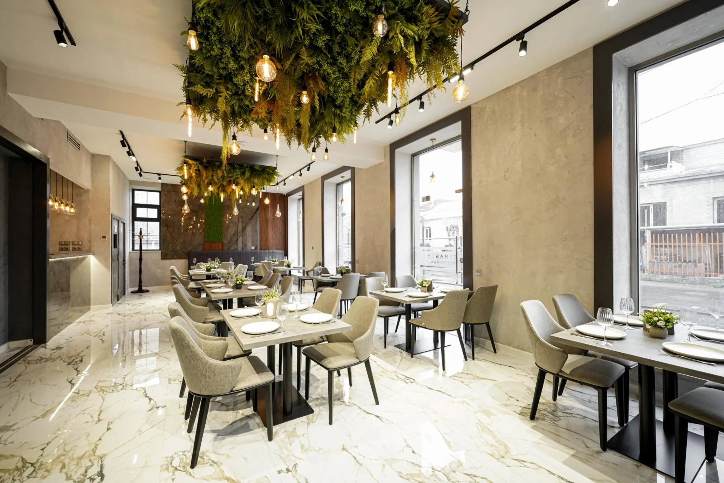 Restaurant/places to eat in Dynasty Hotel & SPA