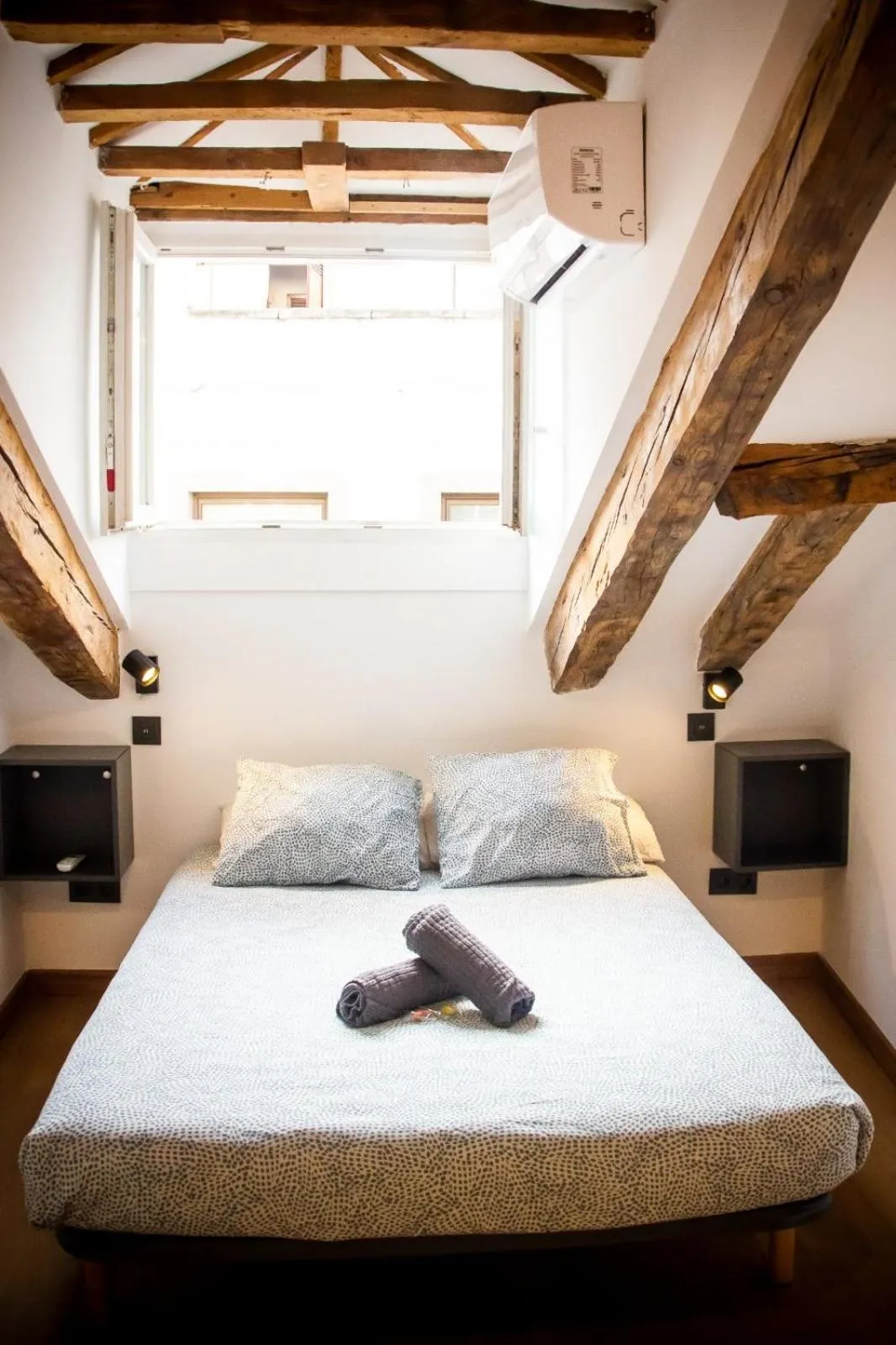 Bedroom, Bed in Onefam Sungate