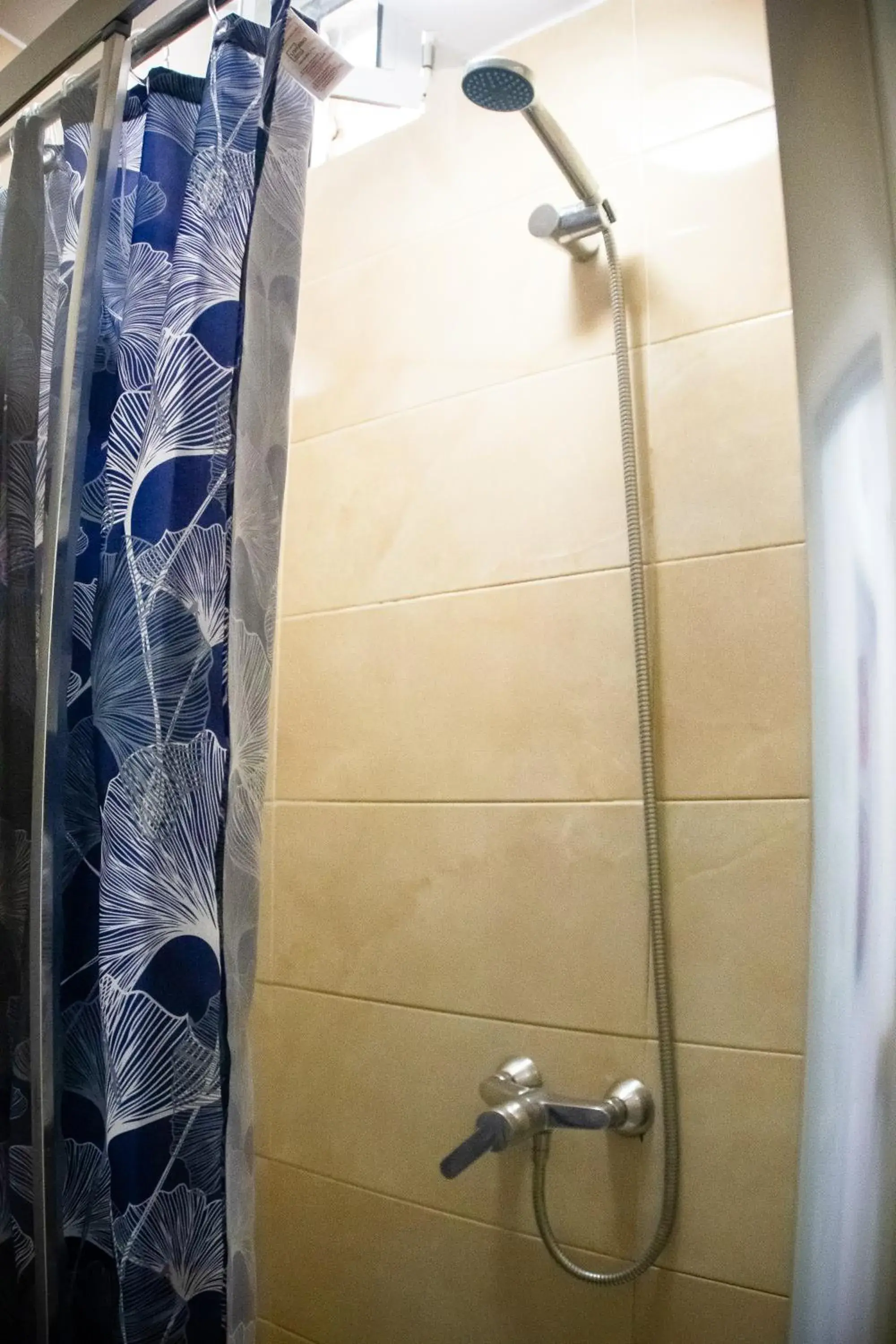 Triple Room with Shared Bathroom in Onefam Sungate Triple Room with Shared Bathroom in Onefam Sungate