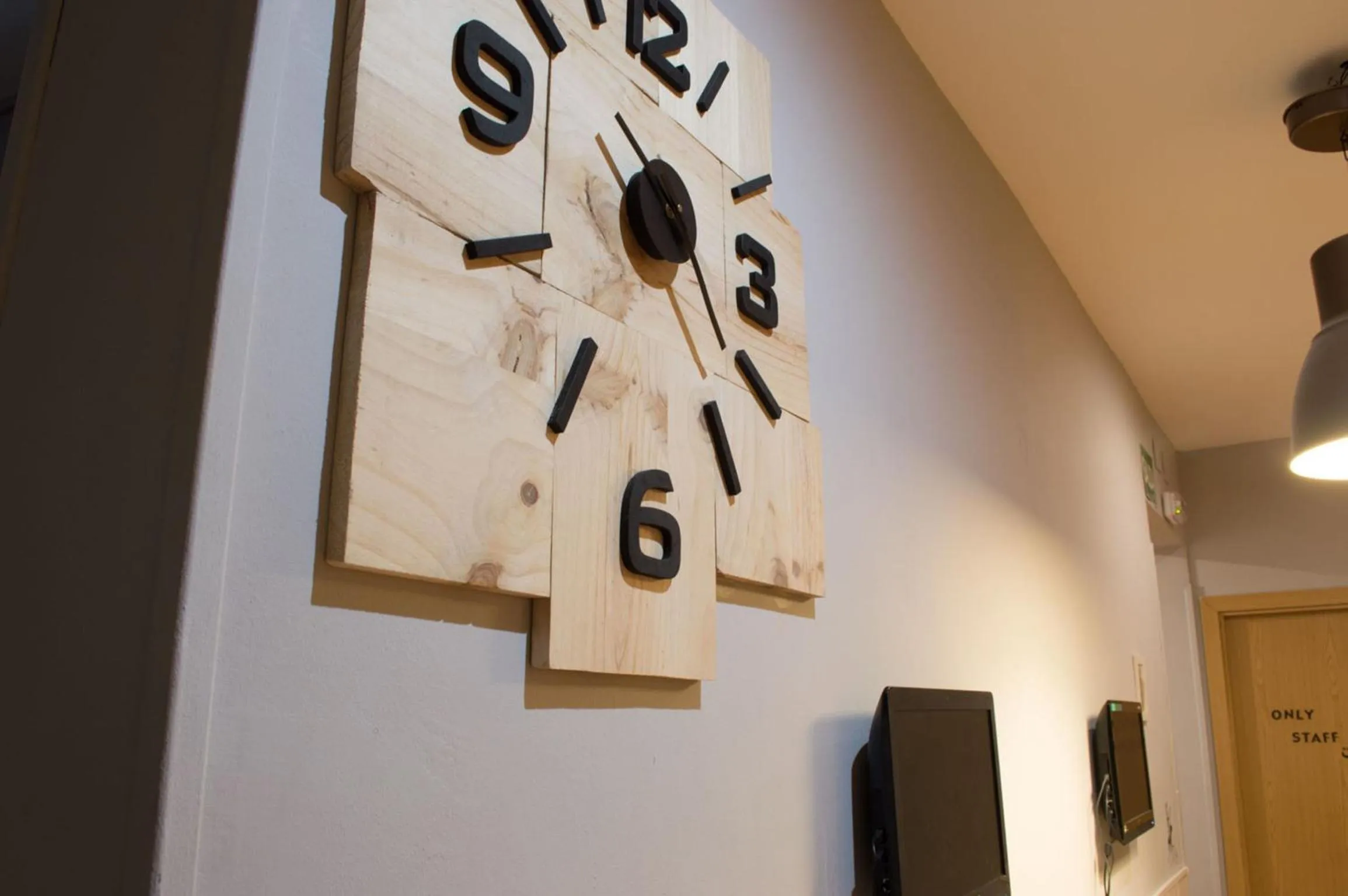 Decorative detail in Onefam Sungate