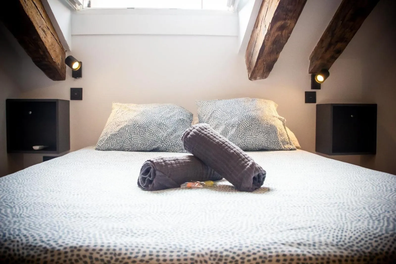 Bedroom, Bed in Onefam Sungate