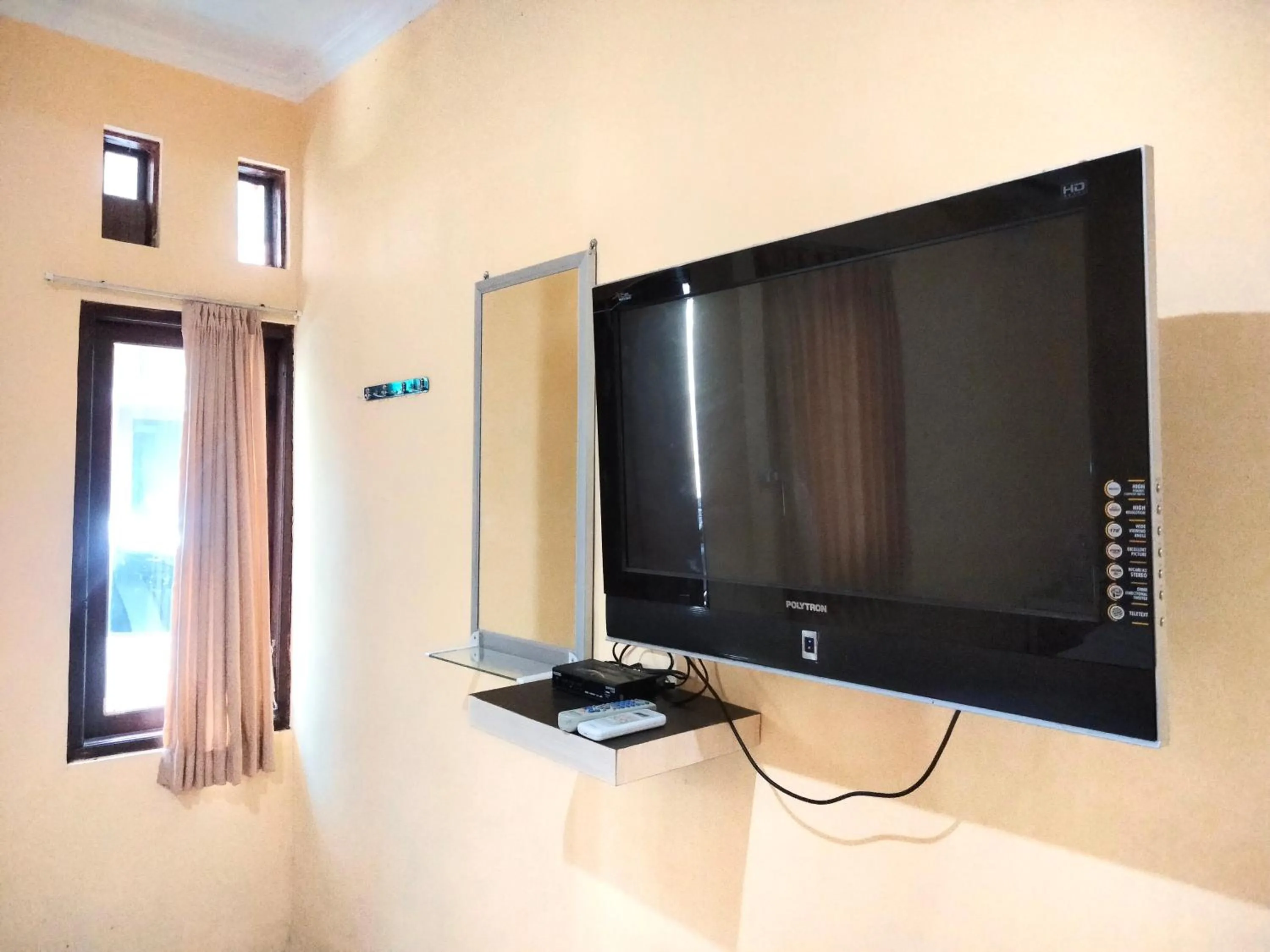 TV and multimedia in Wisma Mutiara near Alun Alun Demak Mitra RedDoorz