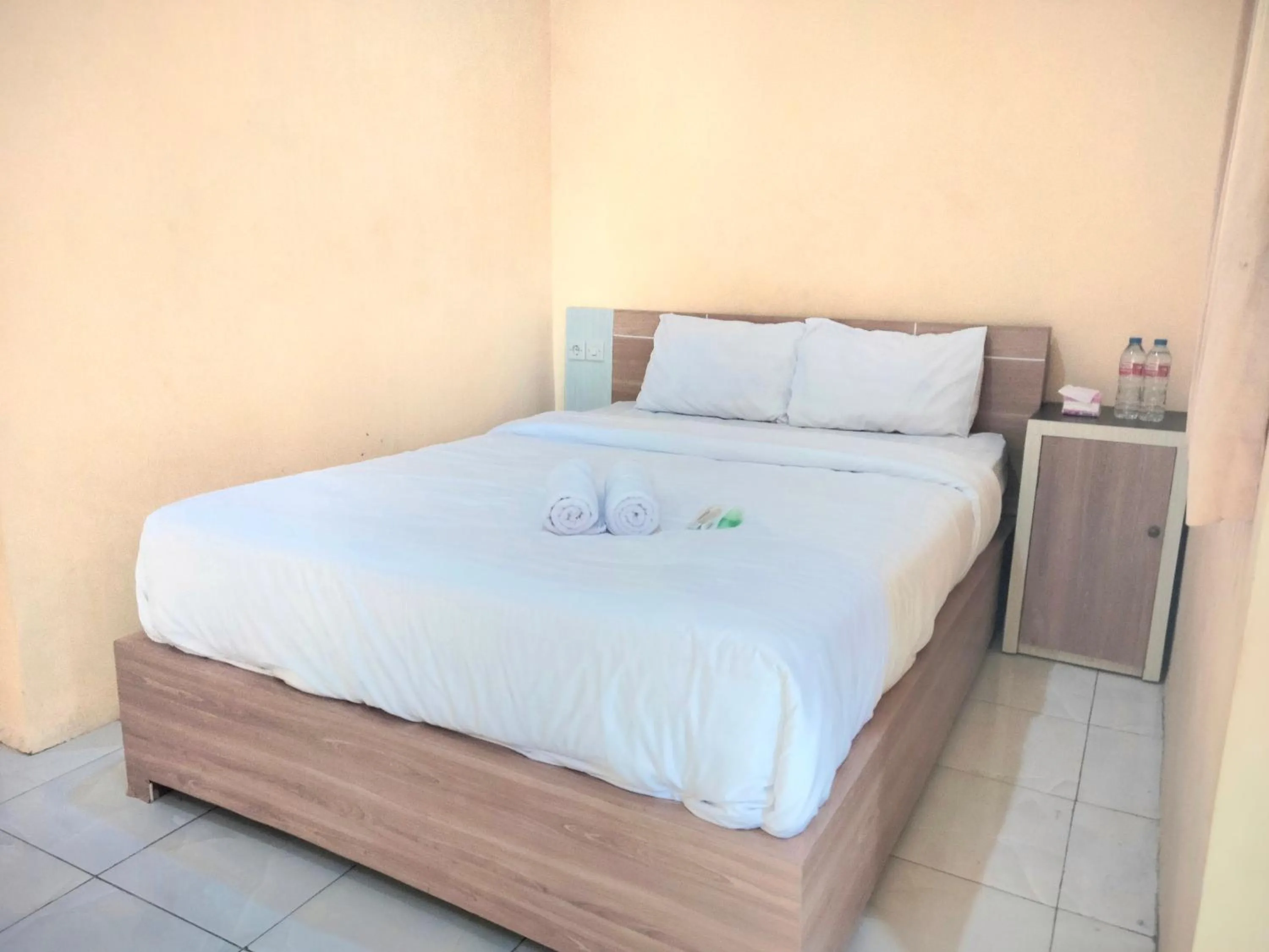 Bedroom, Bed in Wisma Mutiara near Alun Alun Demak Mitra RedDoorz