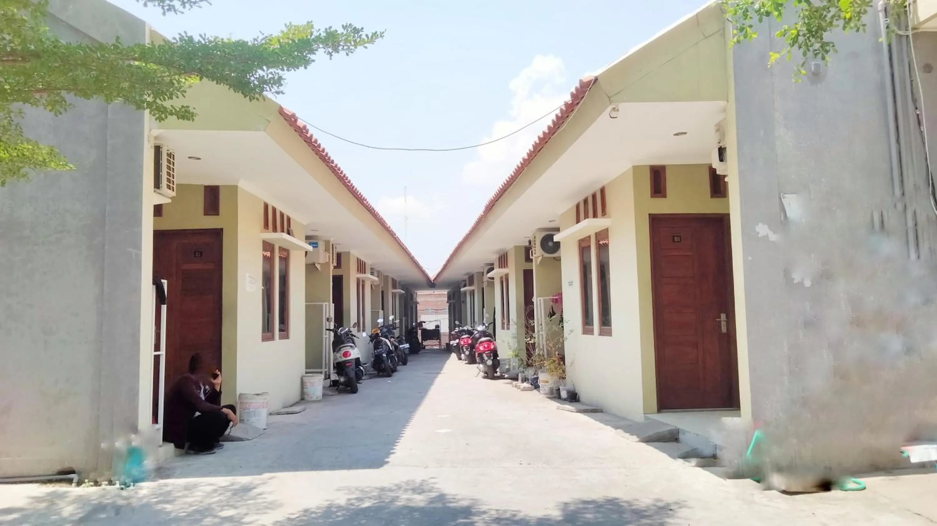 Property building in Wisma Mutiara near Alun Alun Demak Mitra RedDoorz