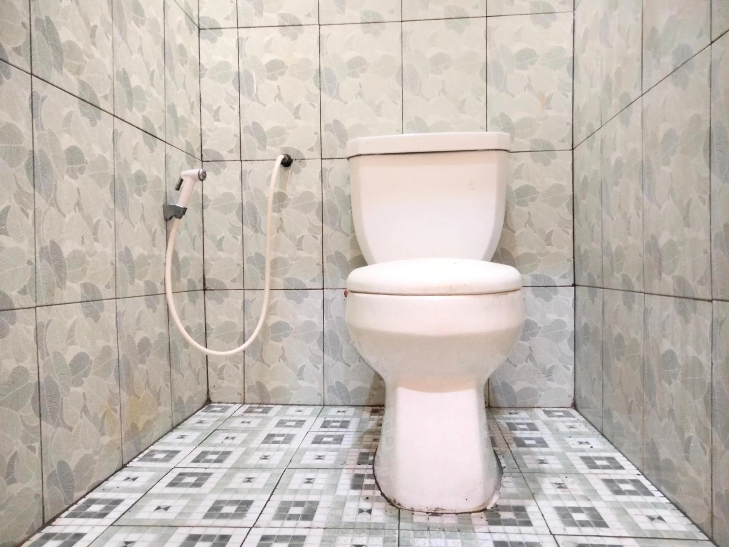Bathroom in Wisma Mutiara near Alun Alun Demak Mitra RedDoorz