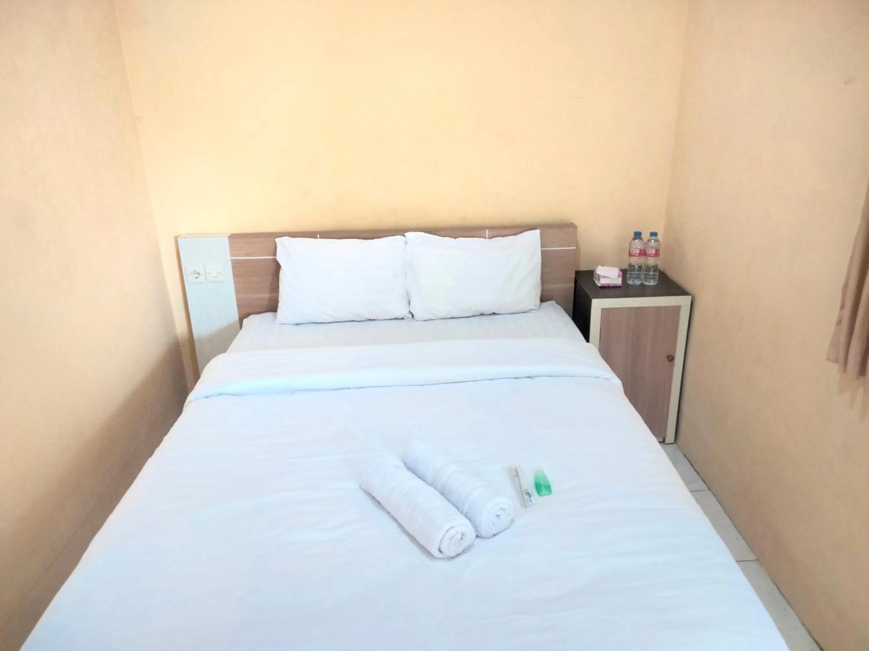 Bedroom, Bed in Wisma Mutiara near Alun Alun Demak Mitra RedDoorz