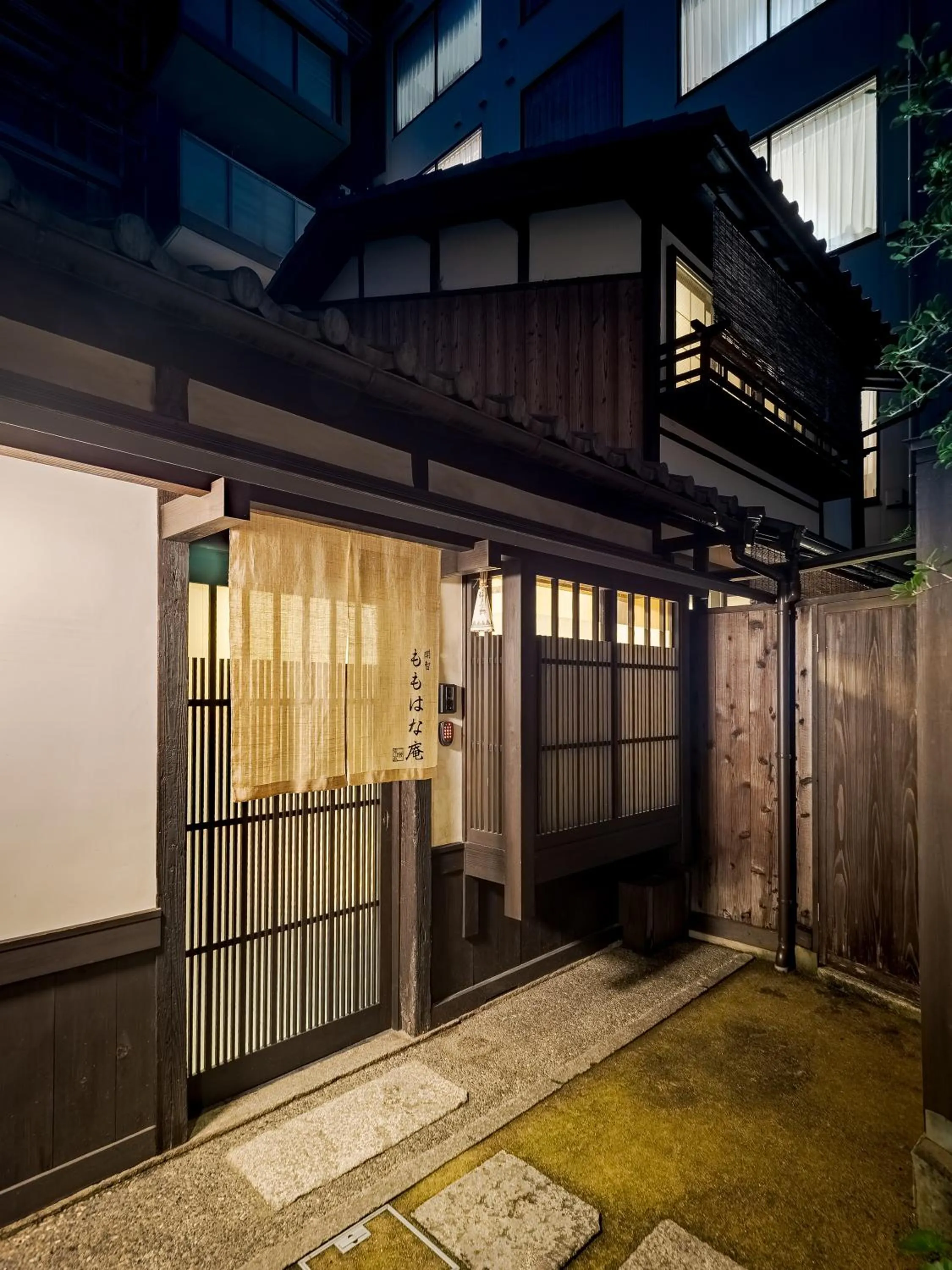 Facade/entrance in Momohana an Machiya House
