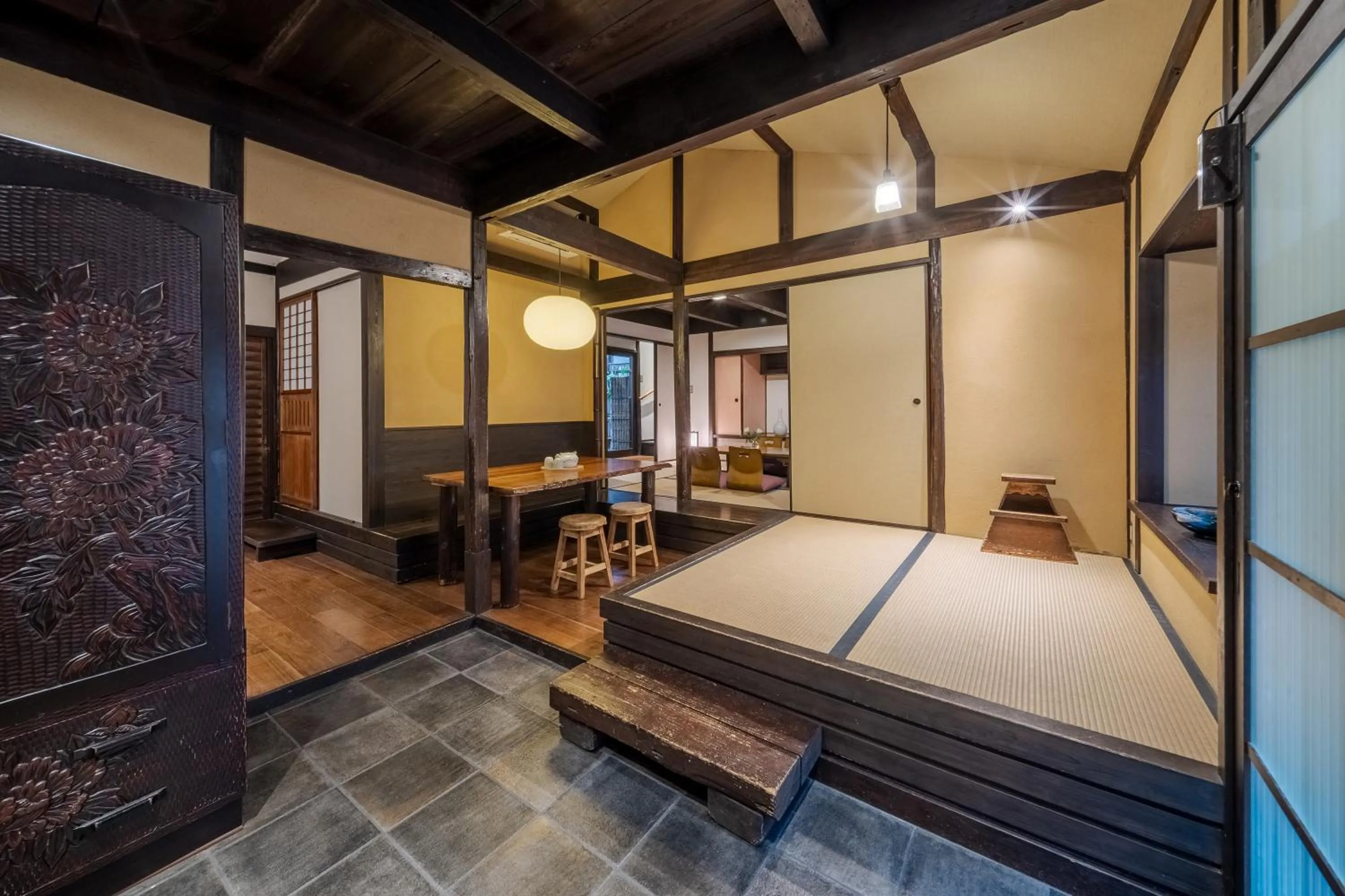 Photo of the whole room, Bed in Momohana an Machiya House