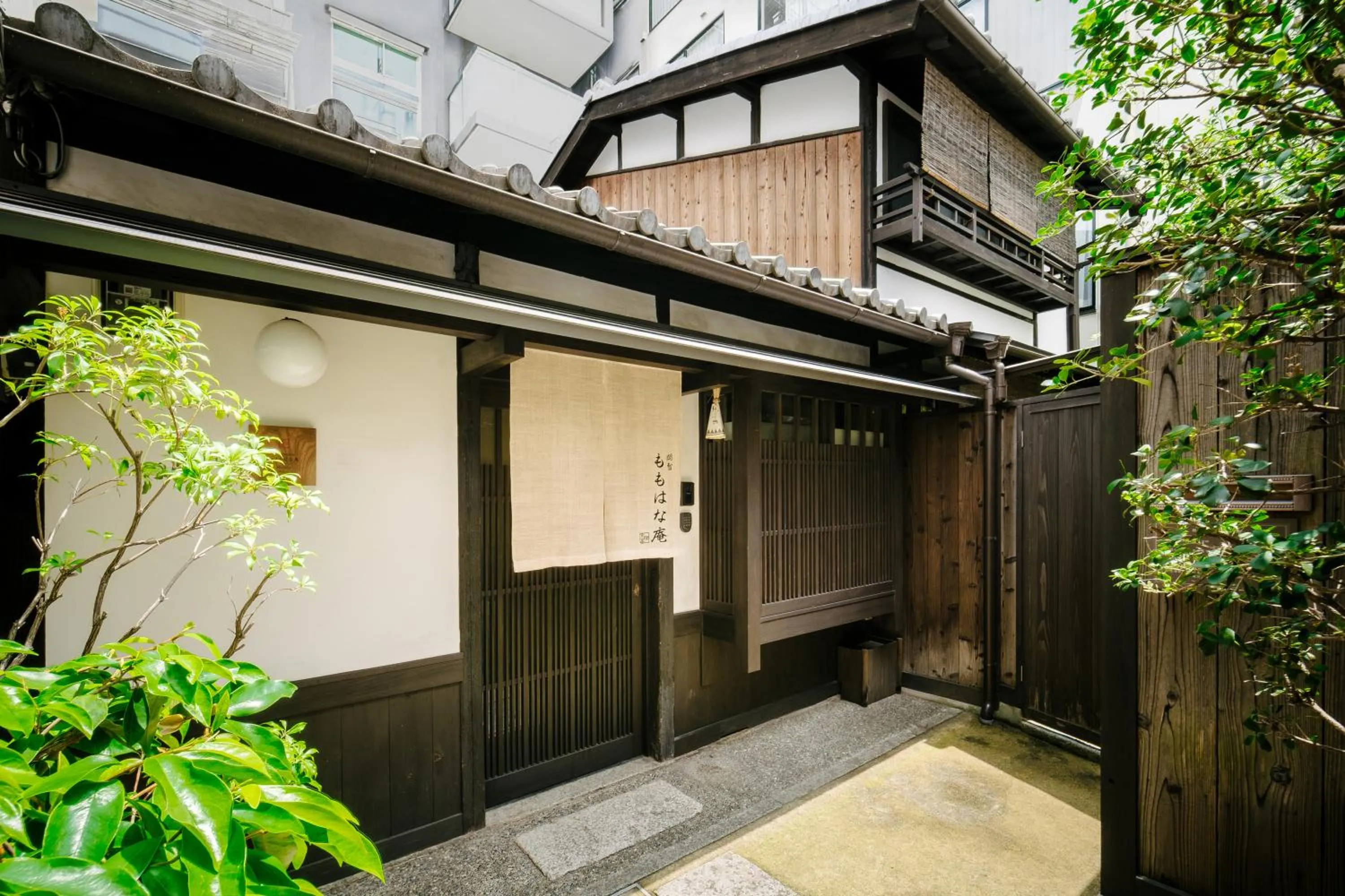 Facade/entrance in Momohana an Machiya House