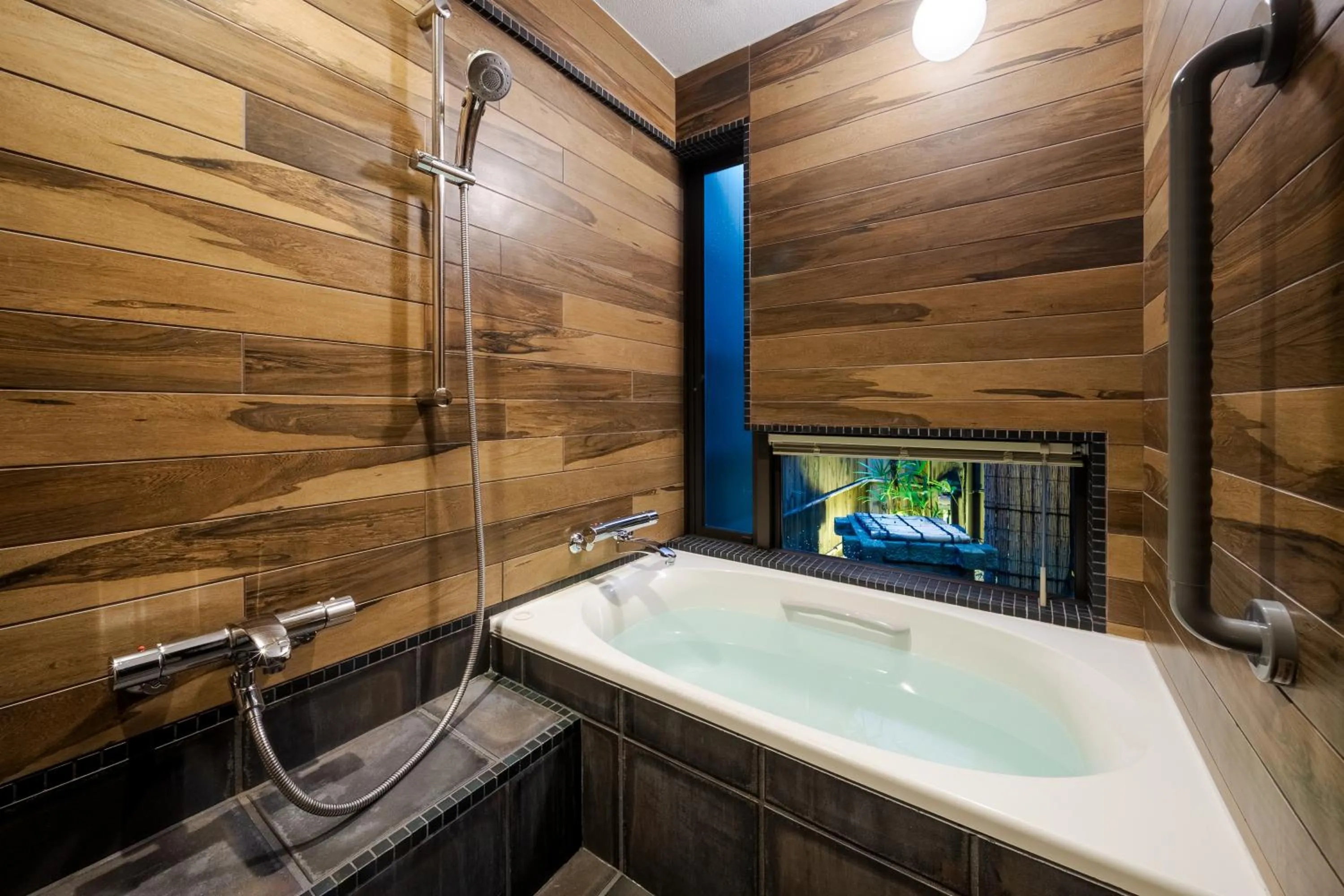 Bathroom in Momohana an Machiya House