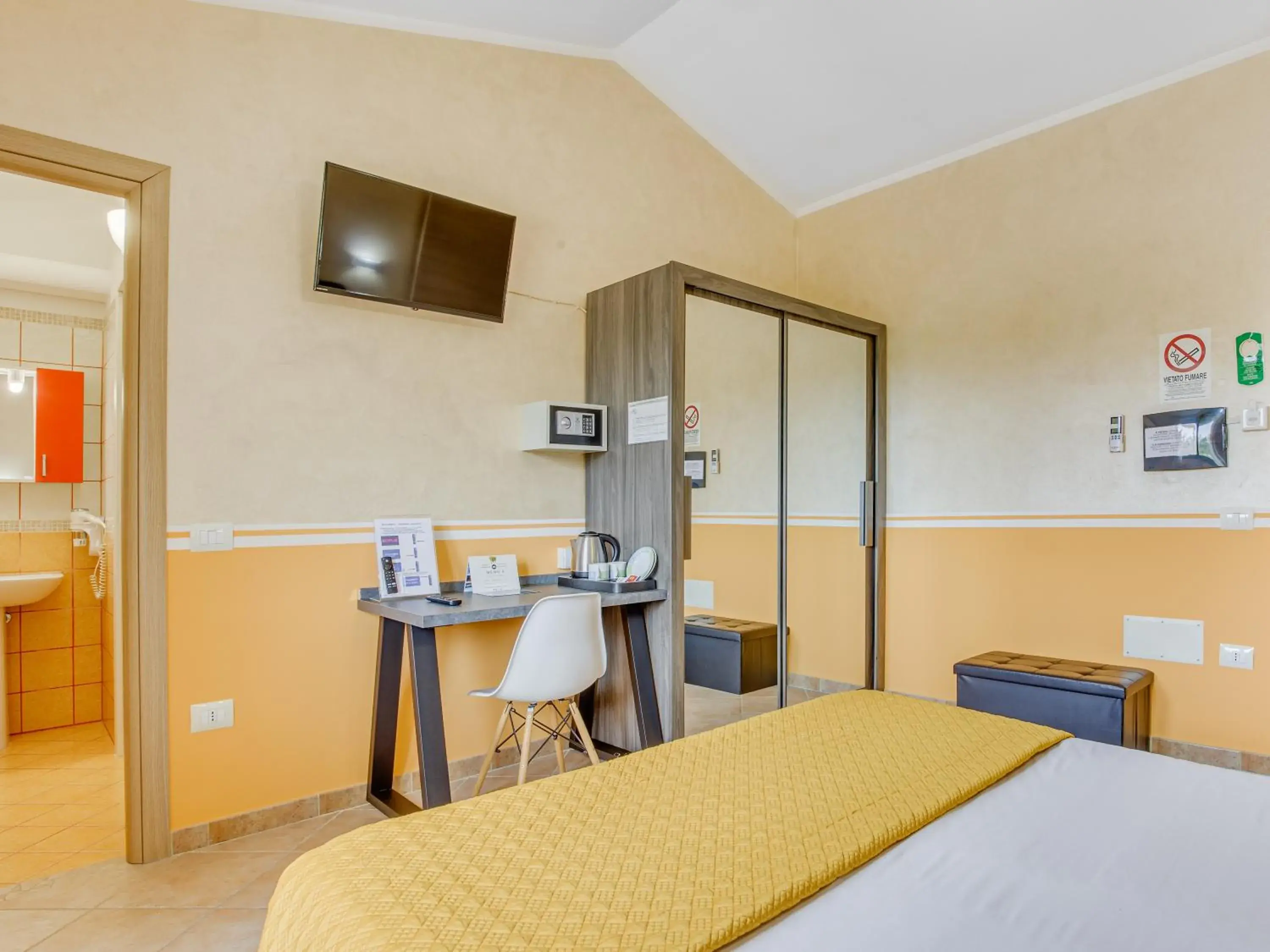 Double or Twin Room - single occupancy in MEMO'S Affittacamere Double or Twin Room - single occupancy in MEMO'S Affittacamere