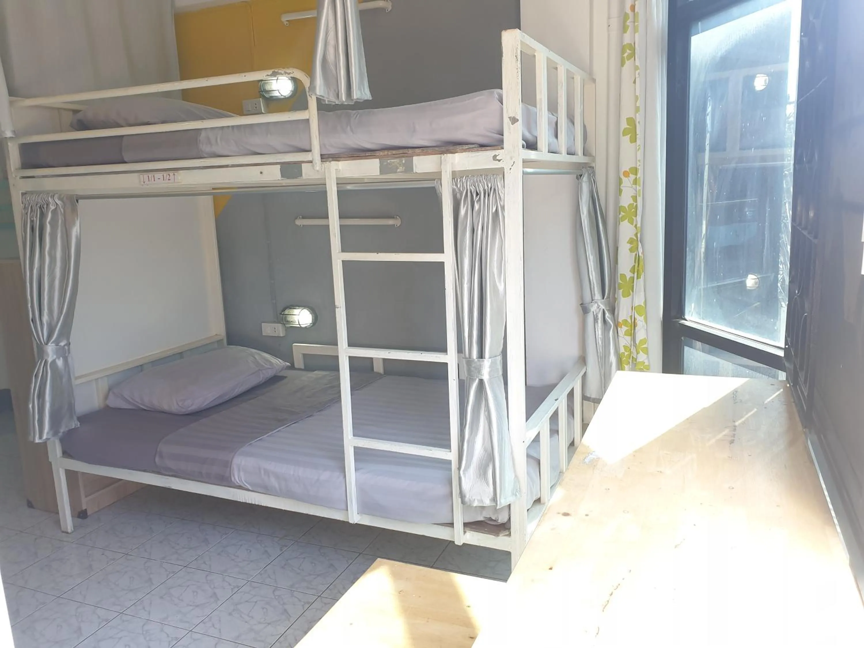 Bed in i-smile & U2 Hostel