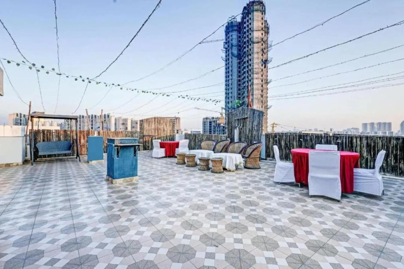 Balcony/Terrace in Tipsyy Inn Suites 007