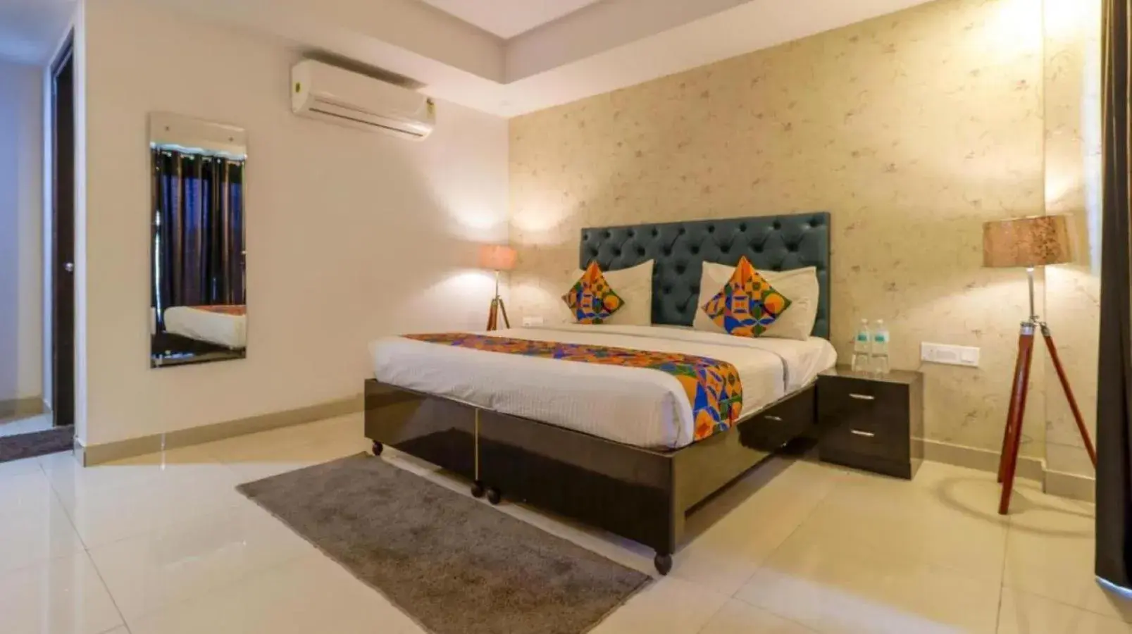 Tipsyy Inn Suites 007 Tipsyy Inn Suites 007