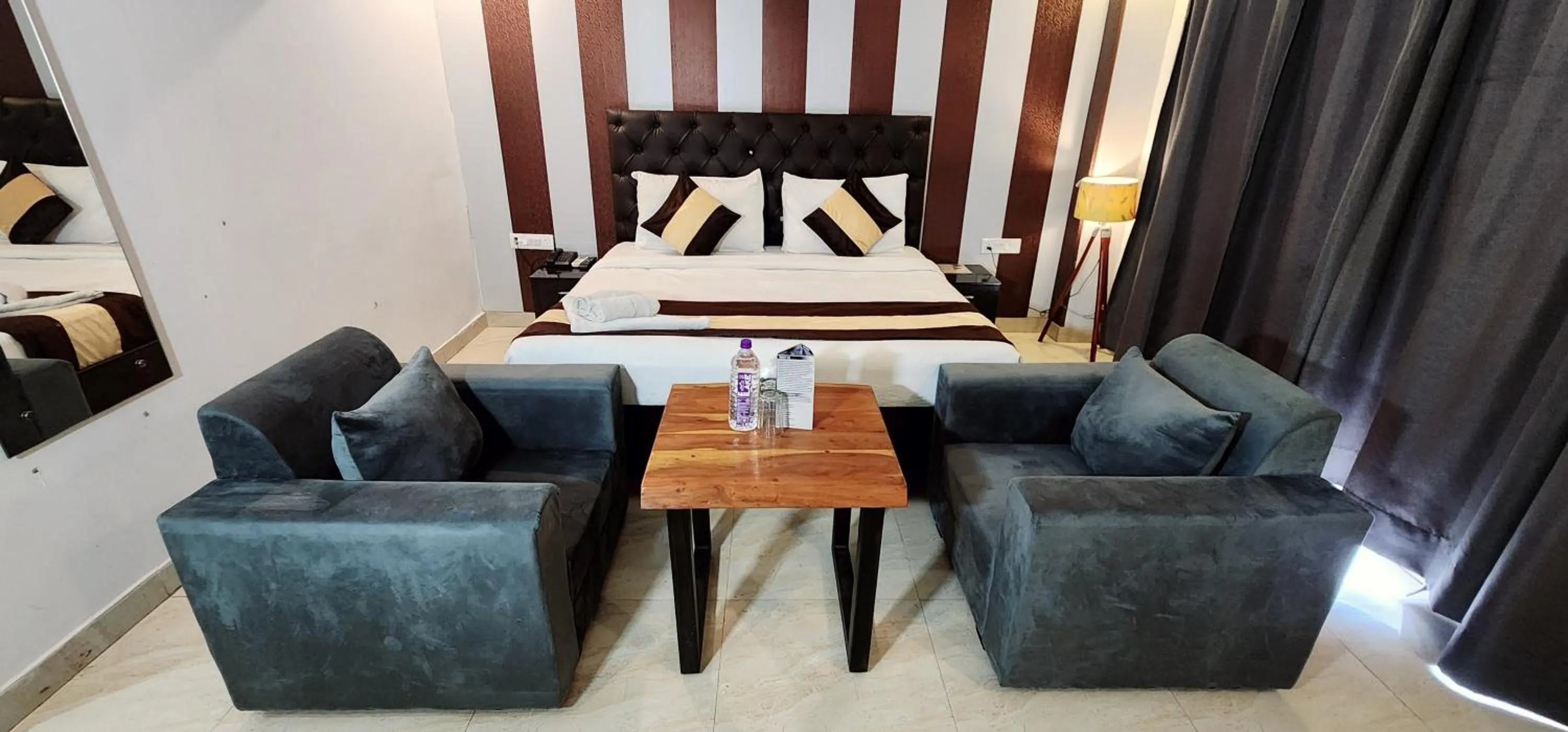 Living room in Tipsyy Inn Suites 007