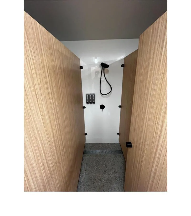 Shower in Capsuleaccom Hostel