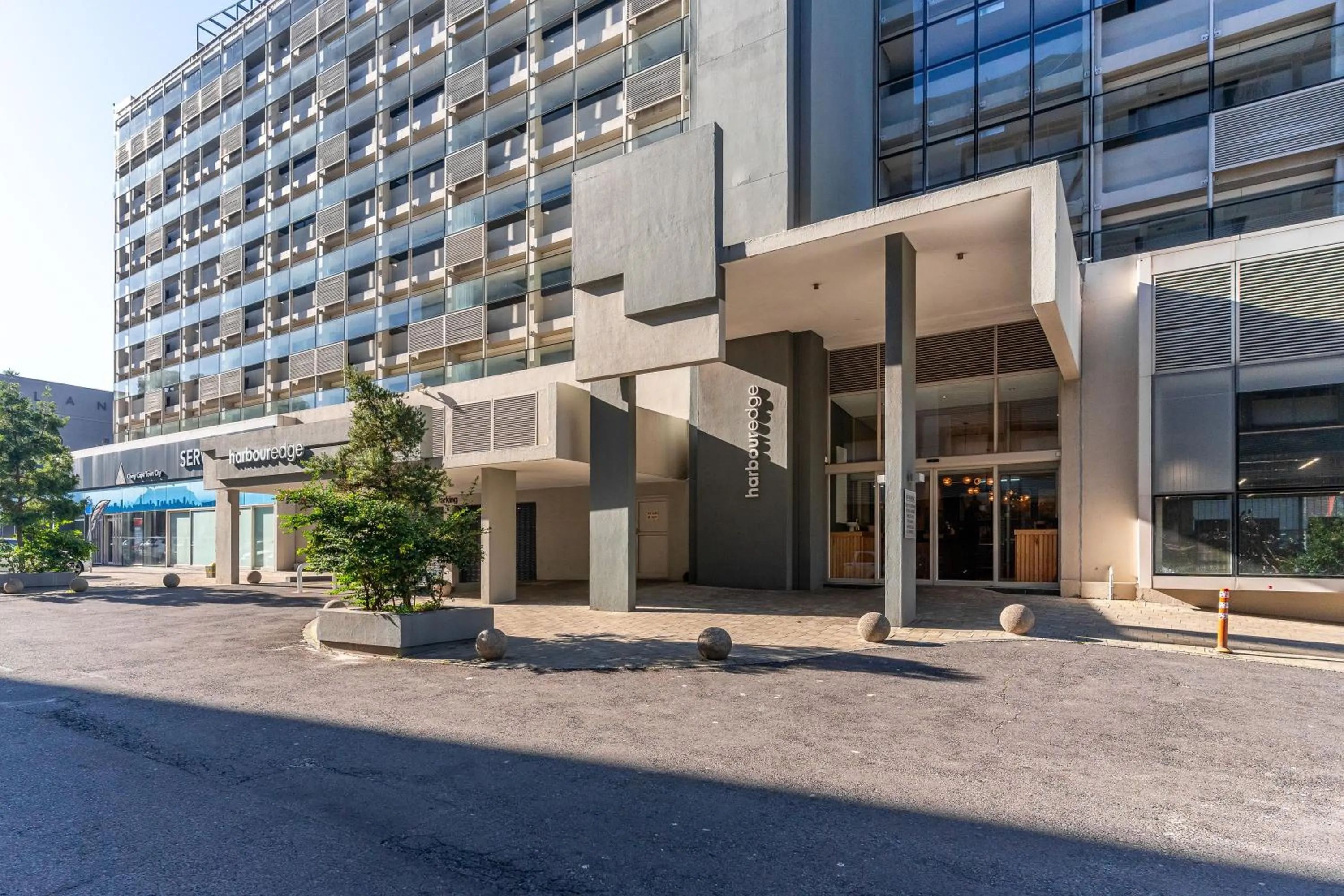 Harbour Edge Apartments