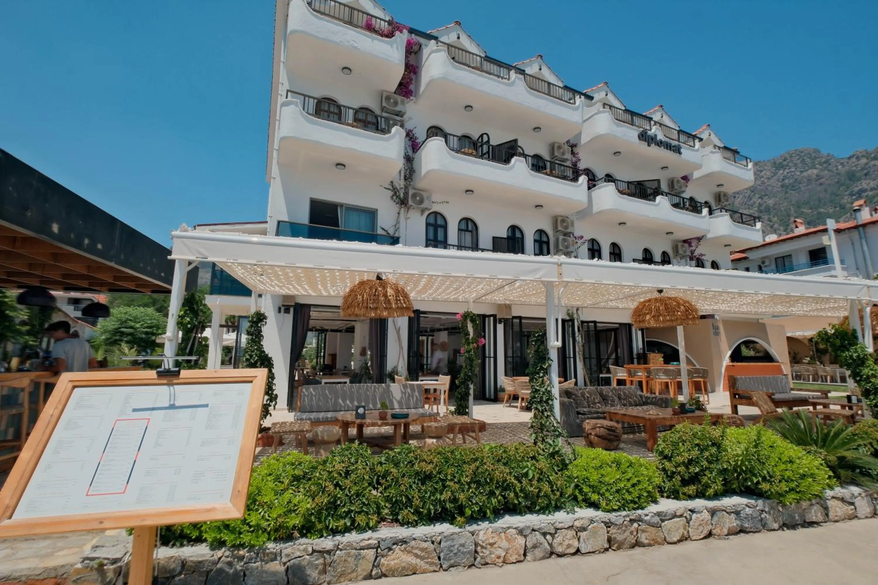 Restaurant/places to eat in The Diplomat Hotel